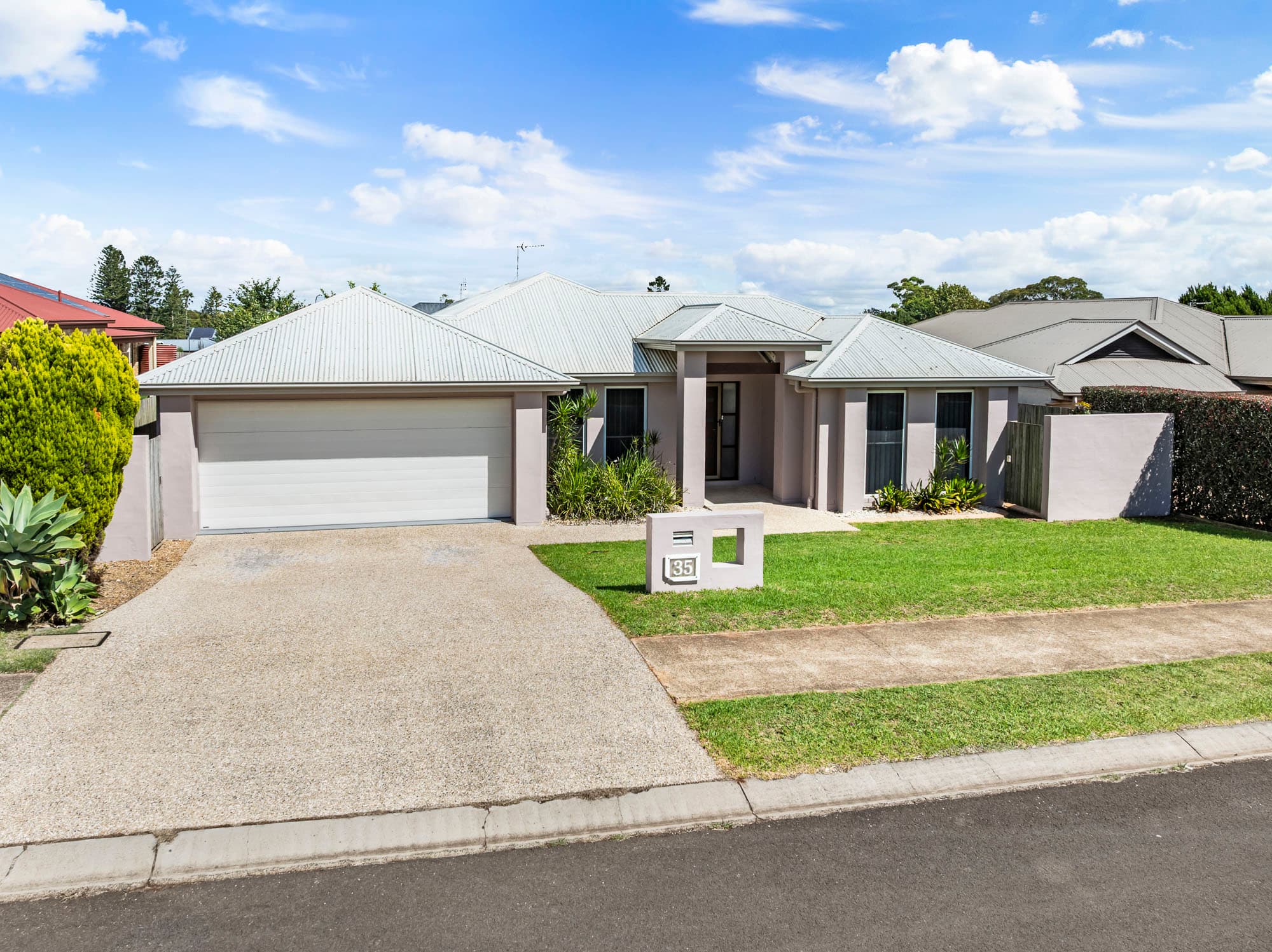 35 Hinchliffe Drive, Kearneys Spring - Image 1