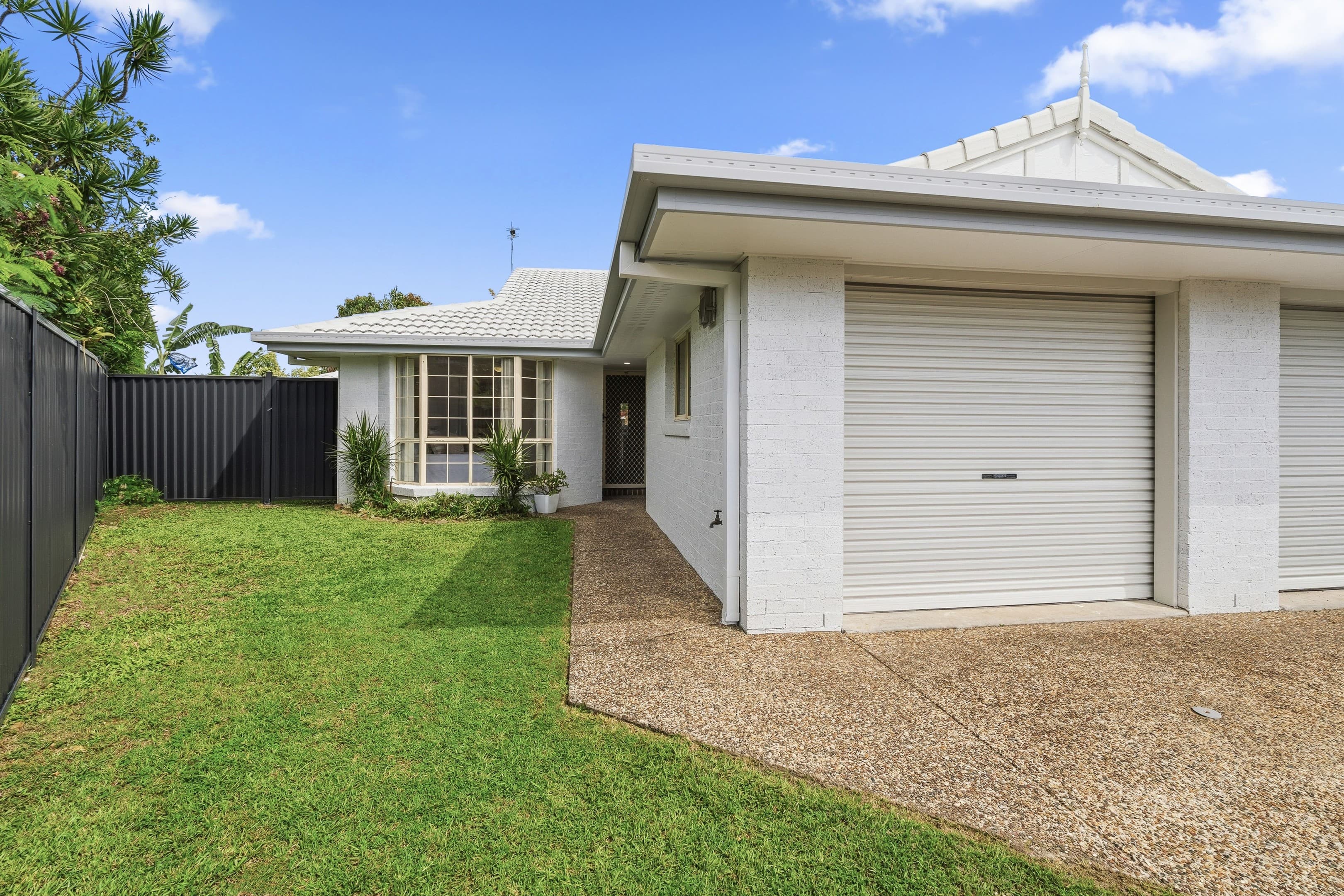 UNIT 1/4 Cowal Court, Elanora — photo 1 of 5