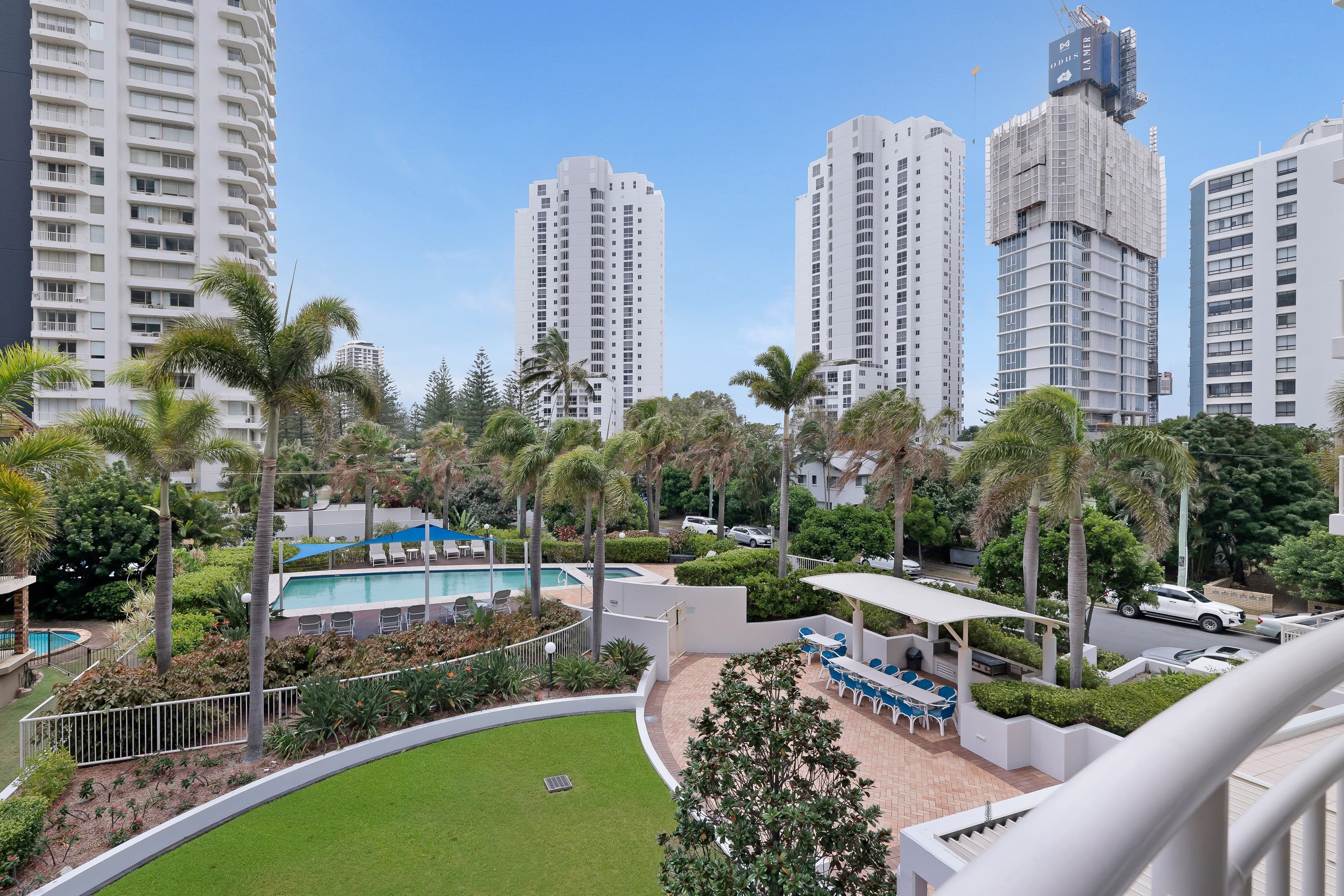 306/46-52 Pacific Street, Main Beach - Image 1