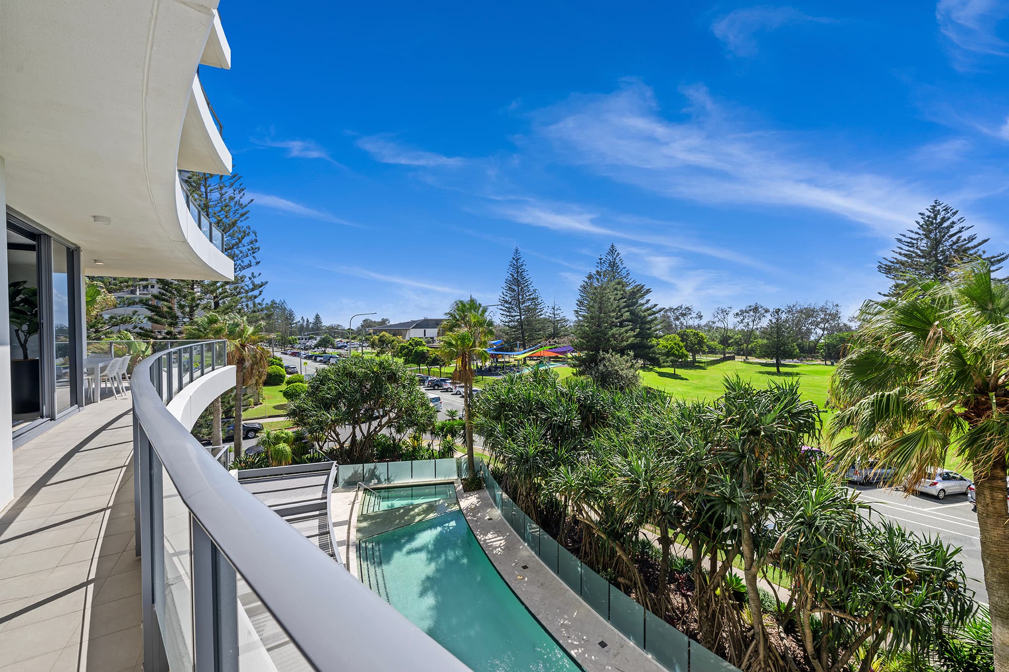 4/173 Old Burleigh Road, Broadbeach - Image 1