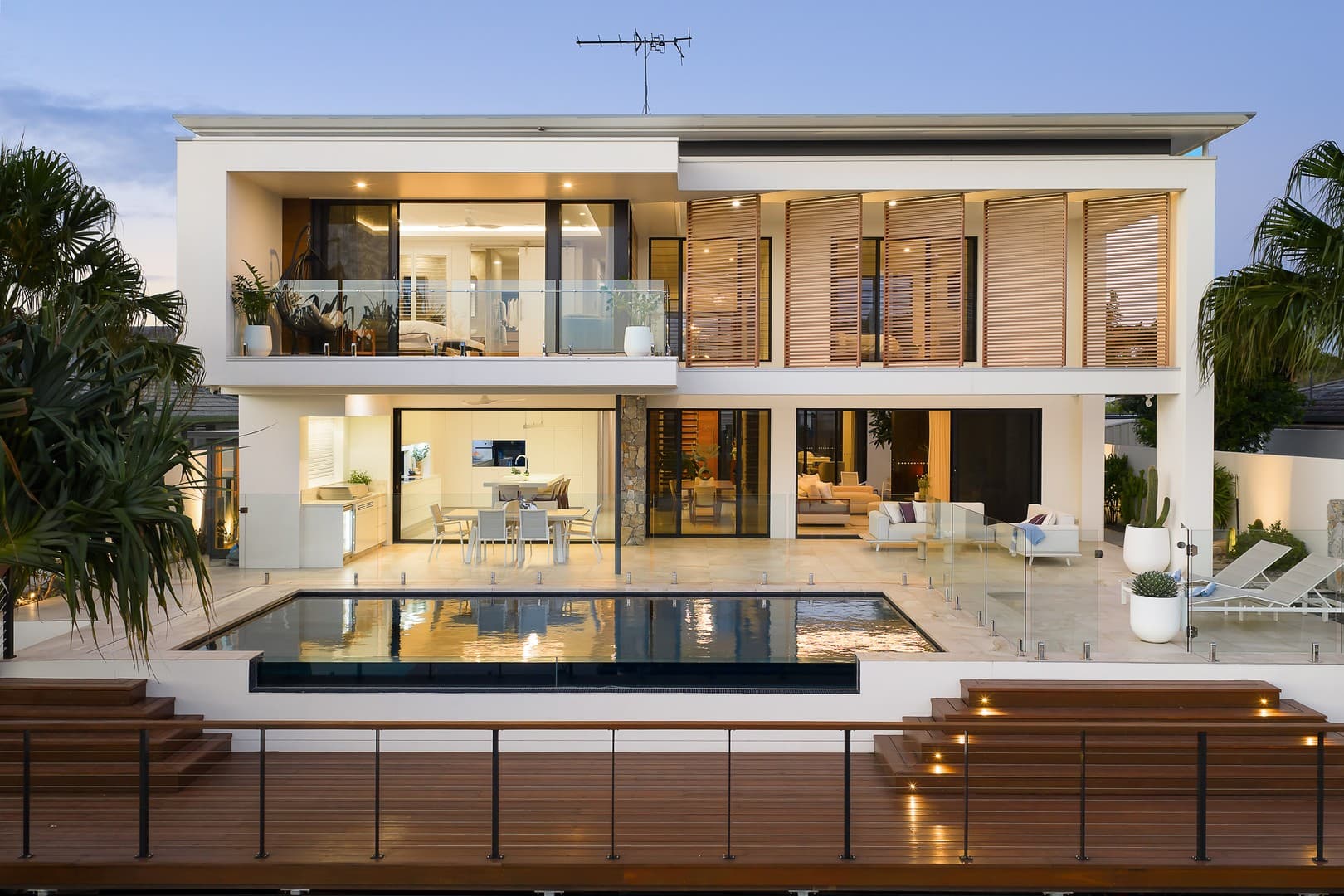 10 Coobowie Street, Broadbeach Waters - Image 1