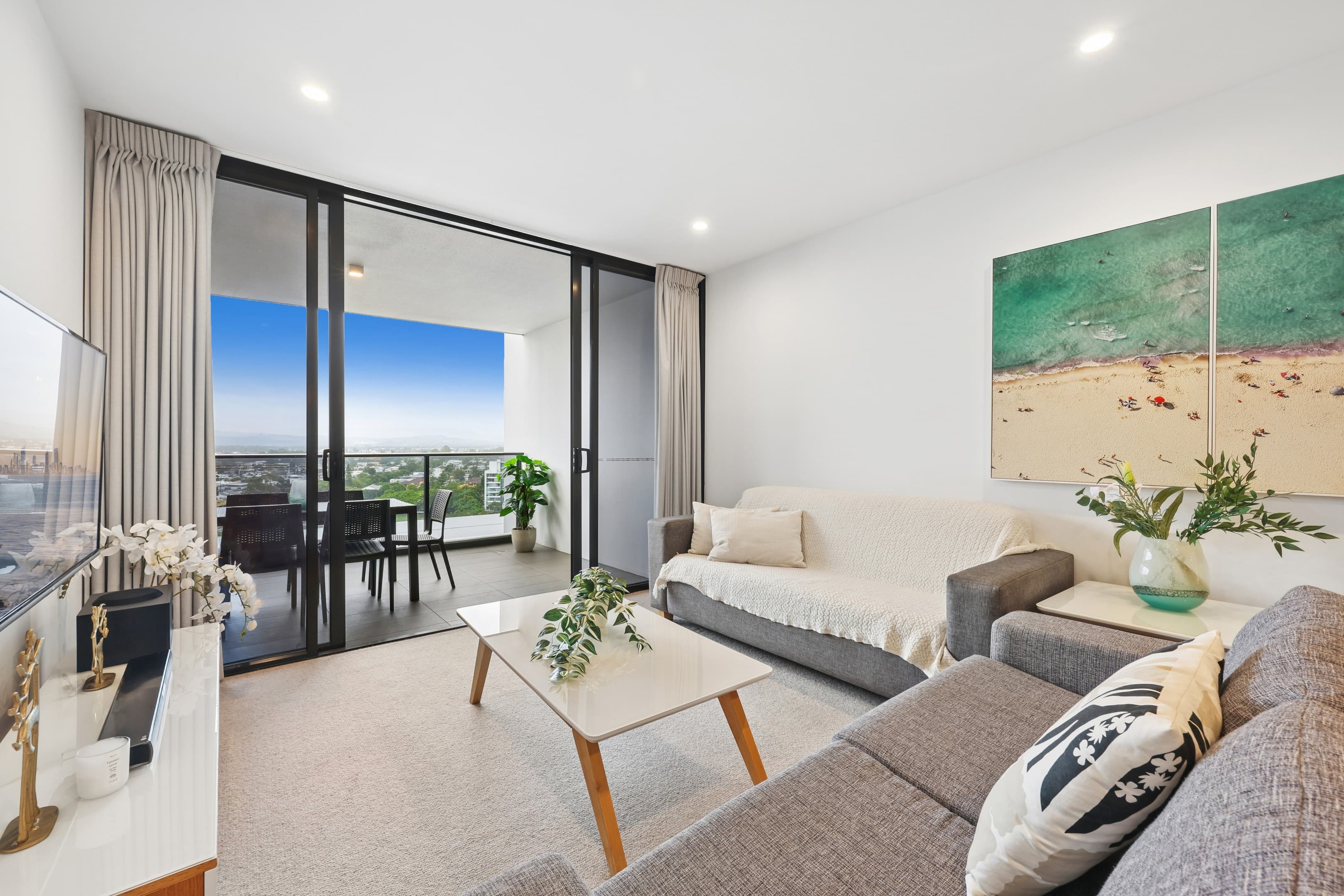 56/31 Queensland Avenue, Broadbeach - Image 1