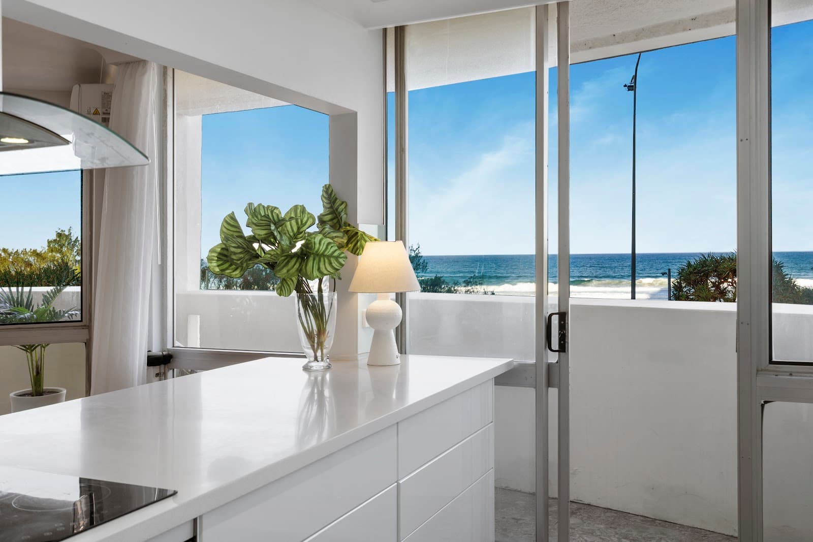 6/114 The Esplanade, Surfers Paradise - Image 1