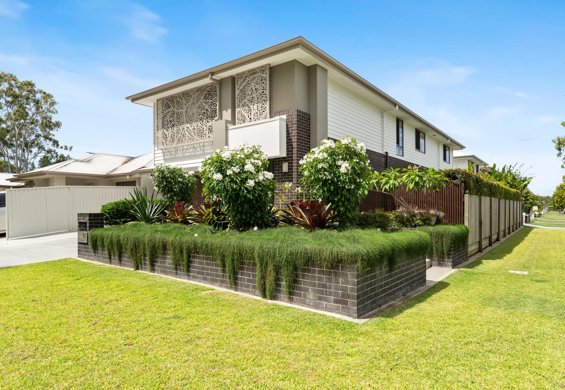 60 Greenview Circuit, Arundel, Arundel — photo 1 of 5