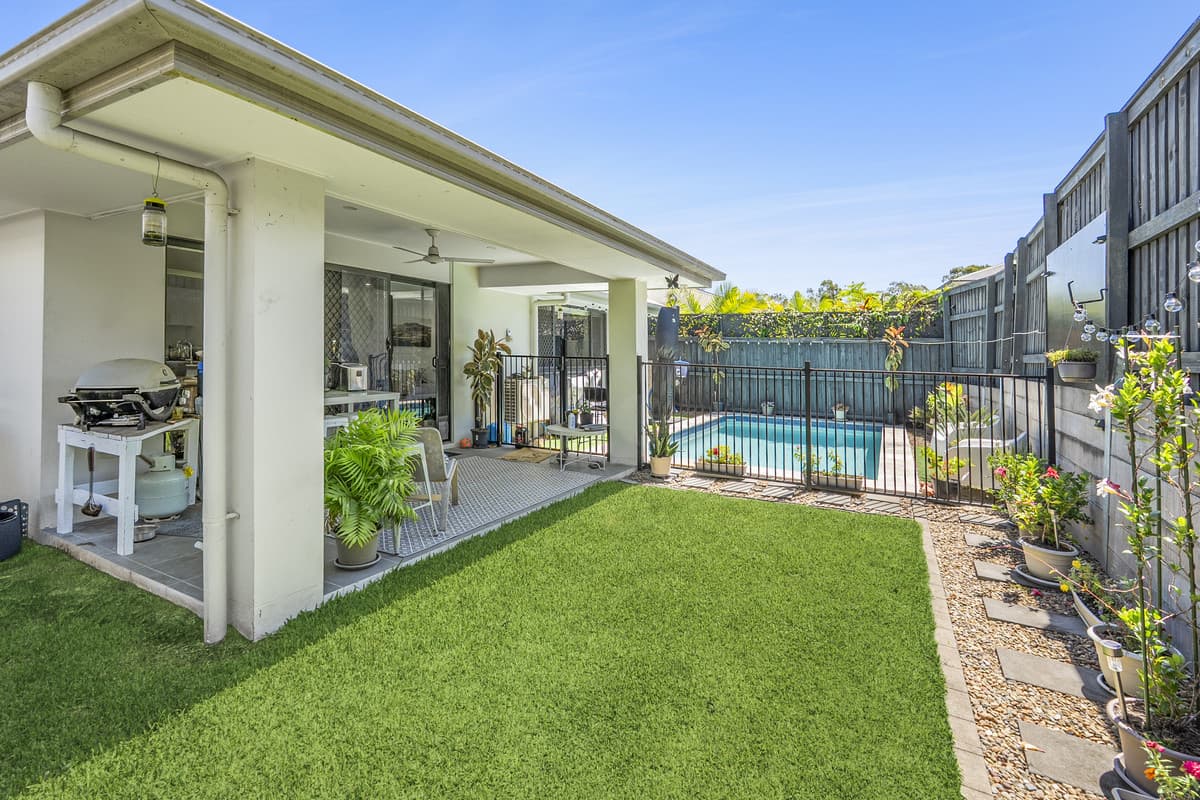 7 Epping Avenue, Pimpama — photo 1 of 5