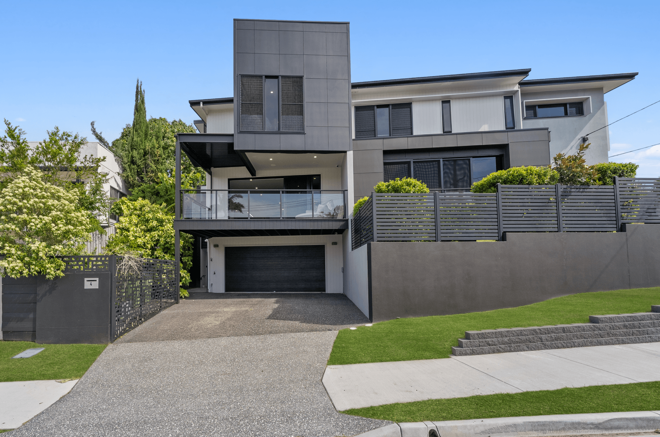 2/25 Waratah Avenue, Biggera Waters — photo 1 of 5