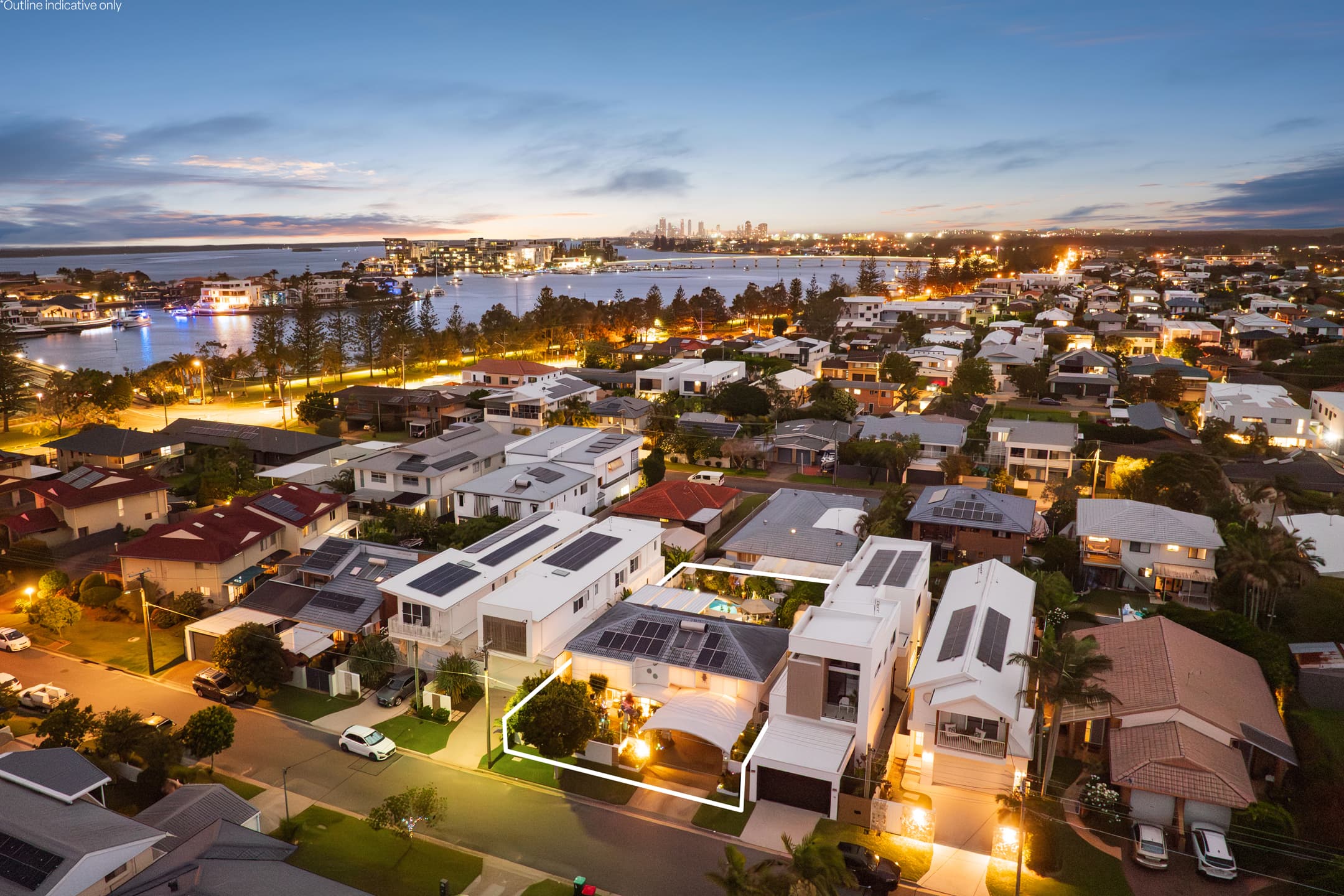 12 Shoveller Avenue, Paradise Point - Image 1