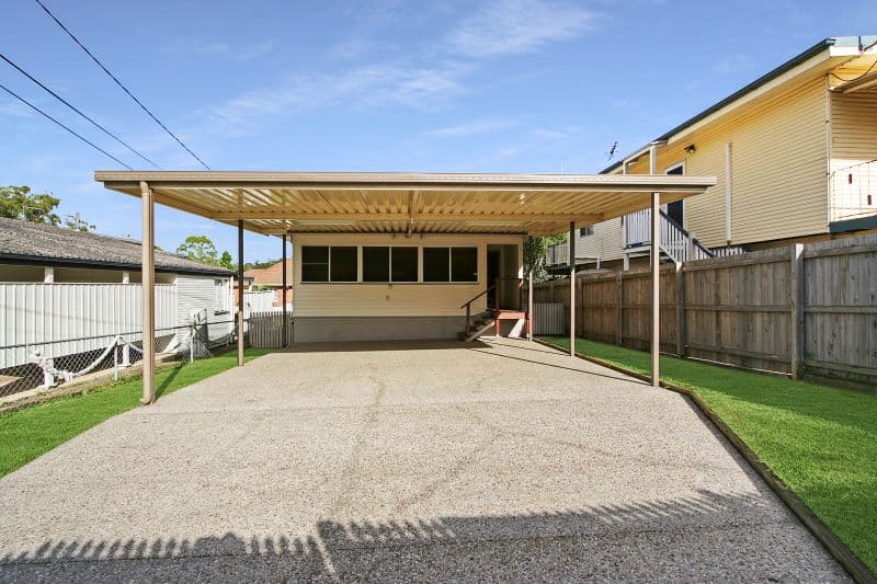 141 Whites Rd, Manly West — photo 1 of 5
