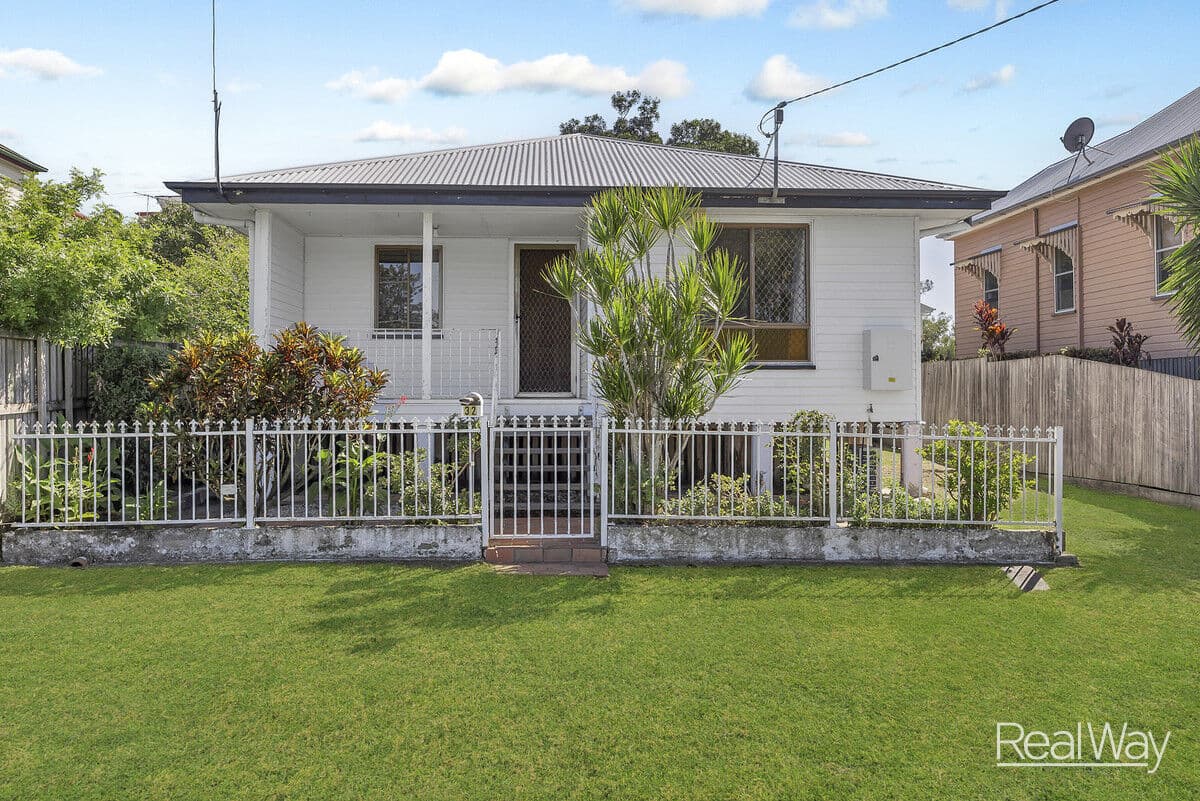 32 Lawrence Street, North Ipswich - Image 1