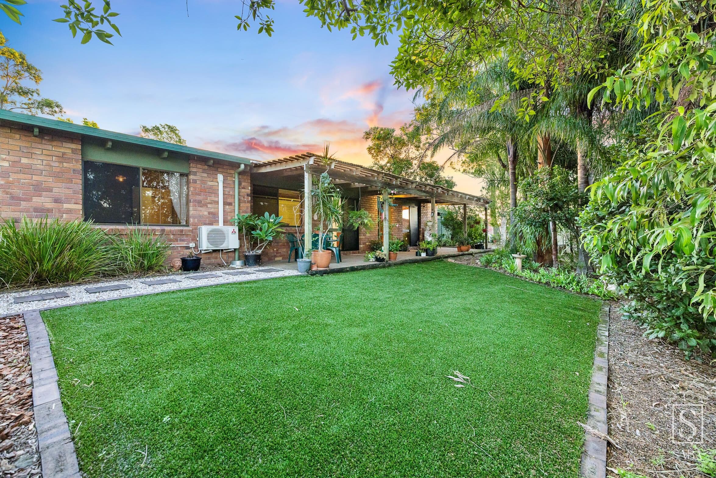 6 Croton Close, Middle Park - Image 1