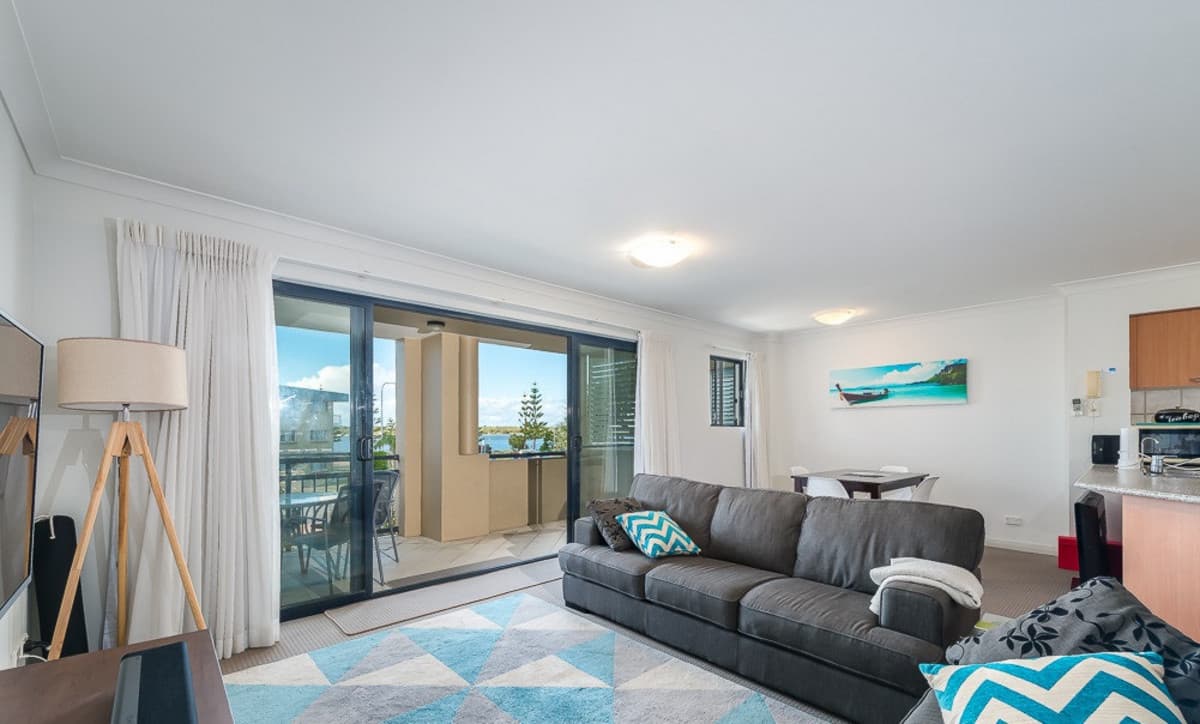 215/392-398 Marine Parade, Labrador — photo 1 of 5