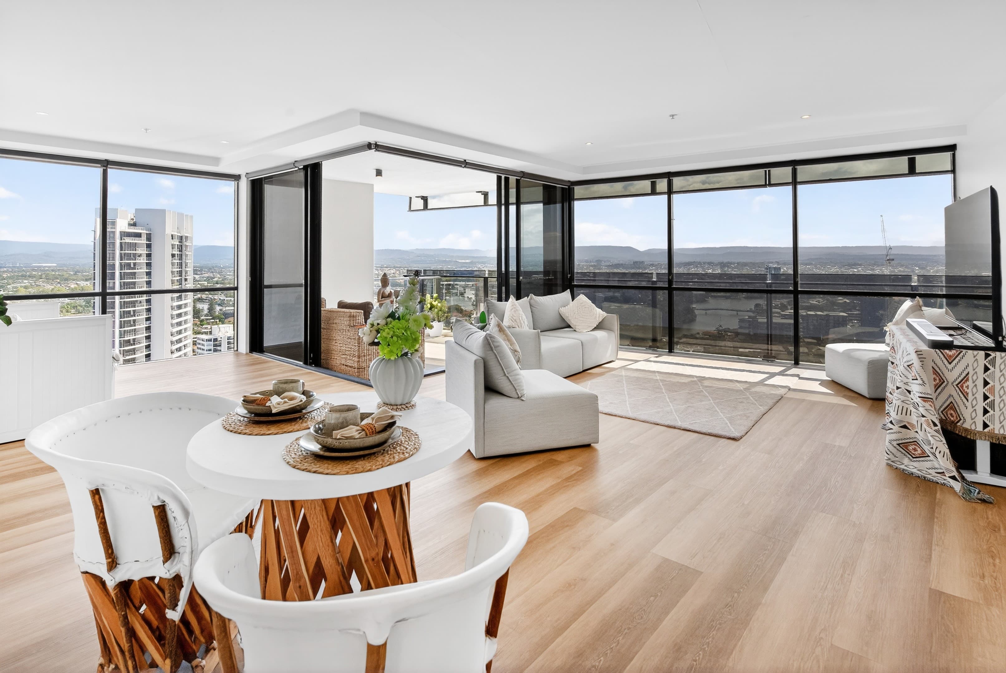 2276/9 Ferny Avenue, Surfers Paradise - Image 1