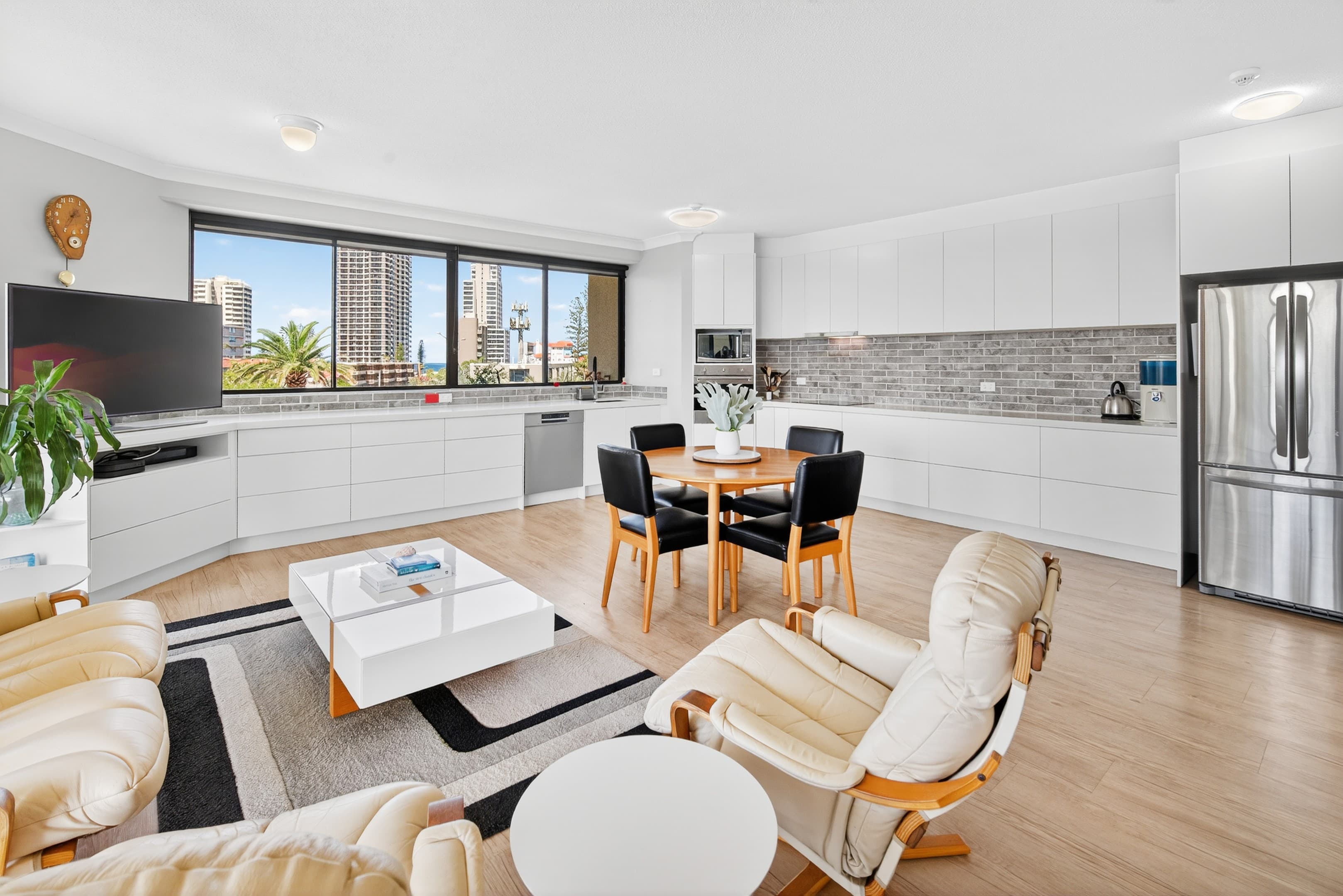 11/2890 Gold Coast Highway, Surfers Paradise, Surfers Paradise — photo 1 of 5