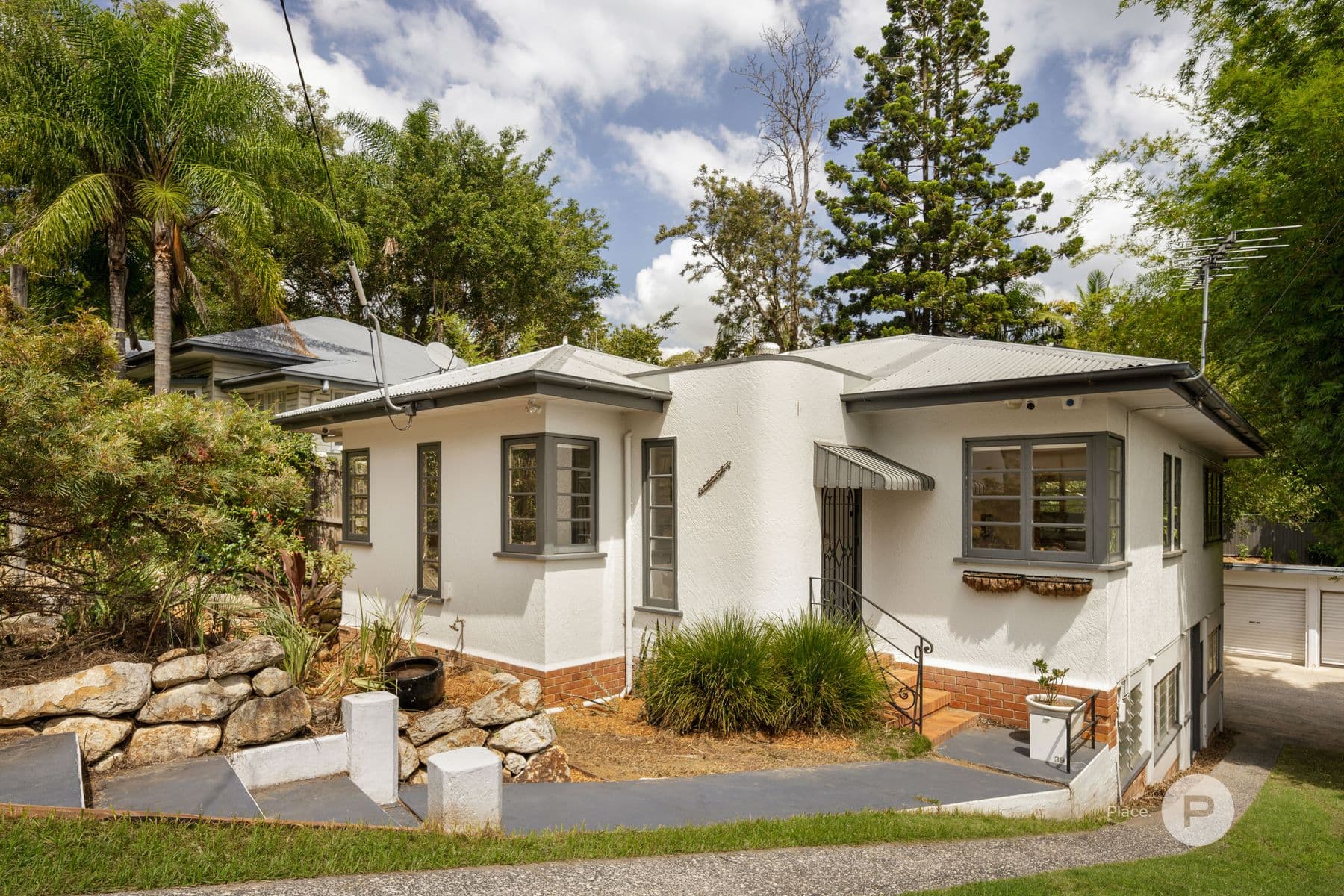 39 Rouen Road, Bardon — photo 1 of 5