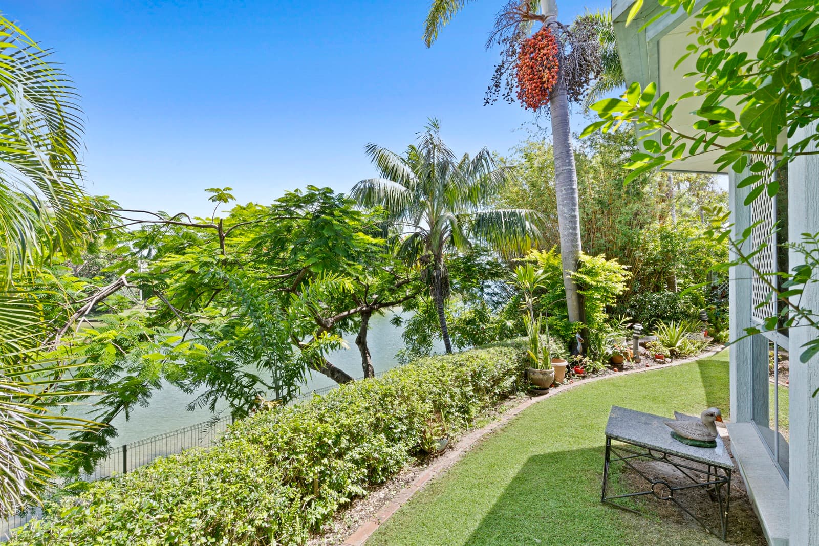 25 Peninsula Court, Mermaid Waters — photo 1 of 5