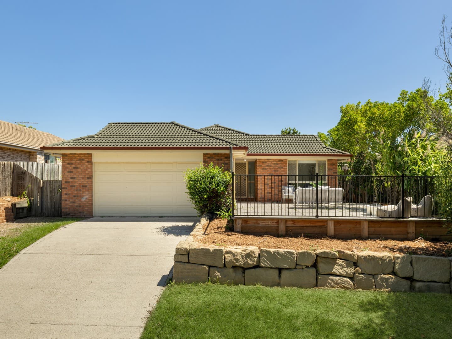 4 Riviera Court, Oxley — photo 1 of 5