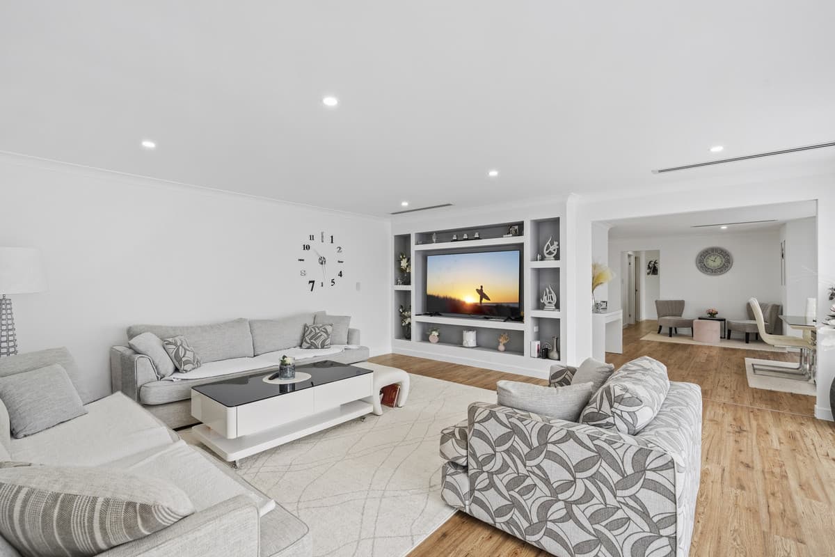 12 Whitian Drive, Carrara — photo 1 of 5