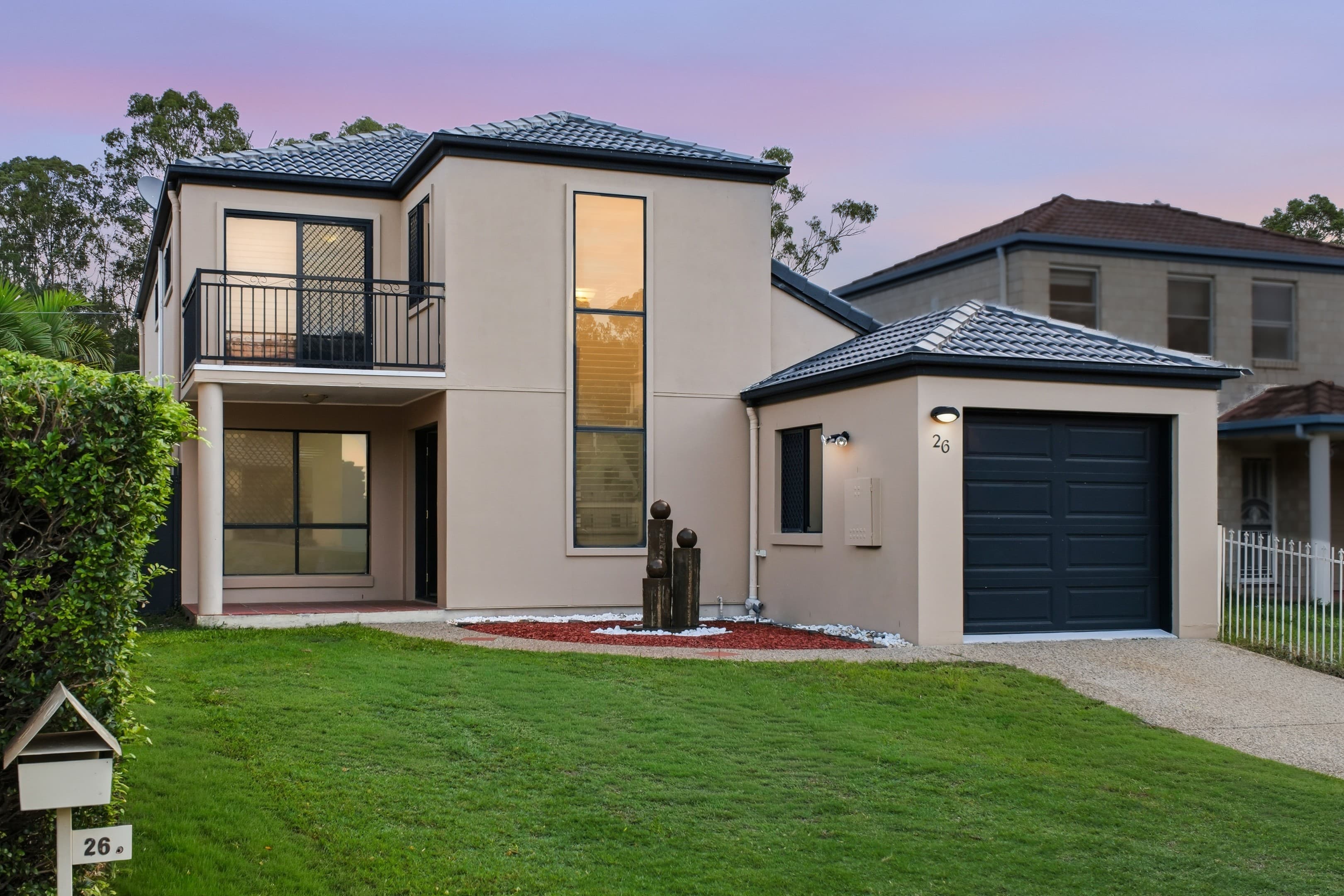 26 Estate Place, Holland Park West - Image 1