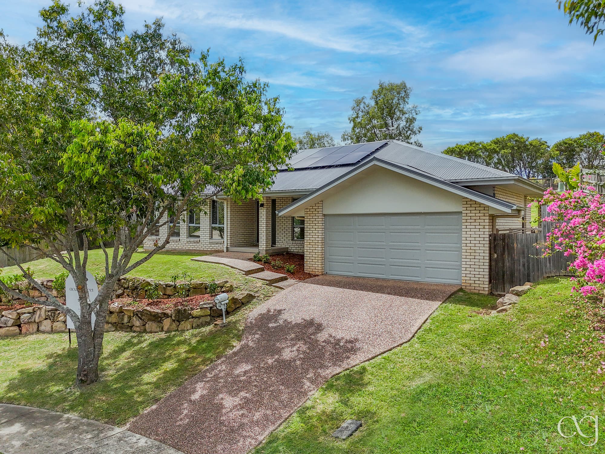 25 Perrys Crescent, Rosewood, Rosewood — photo 1 of 5