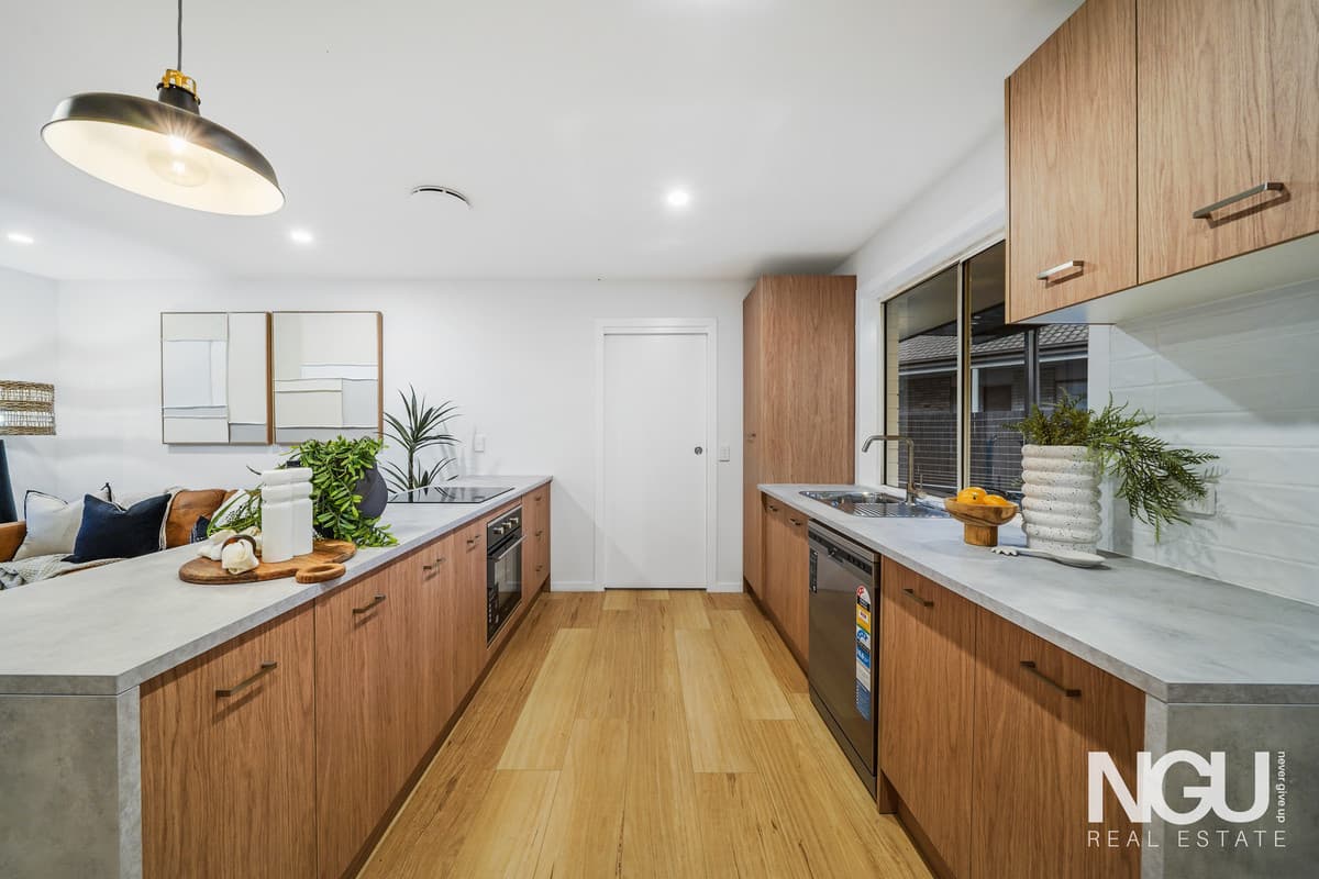 4 John Davison Place, Crestmead — photo 1 of 5