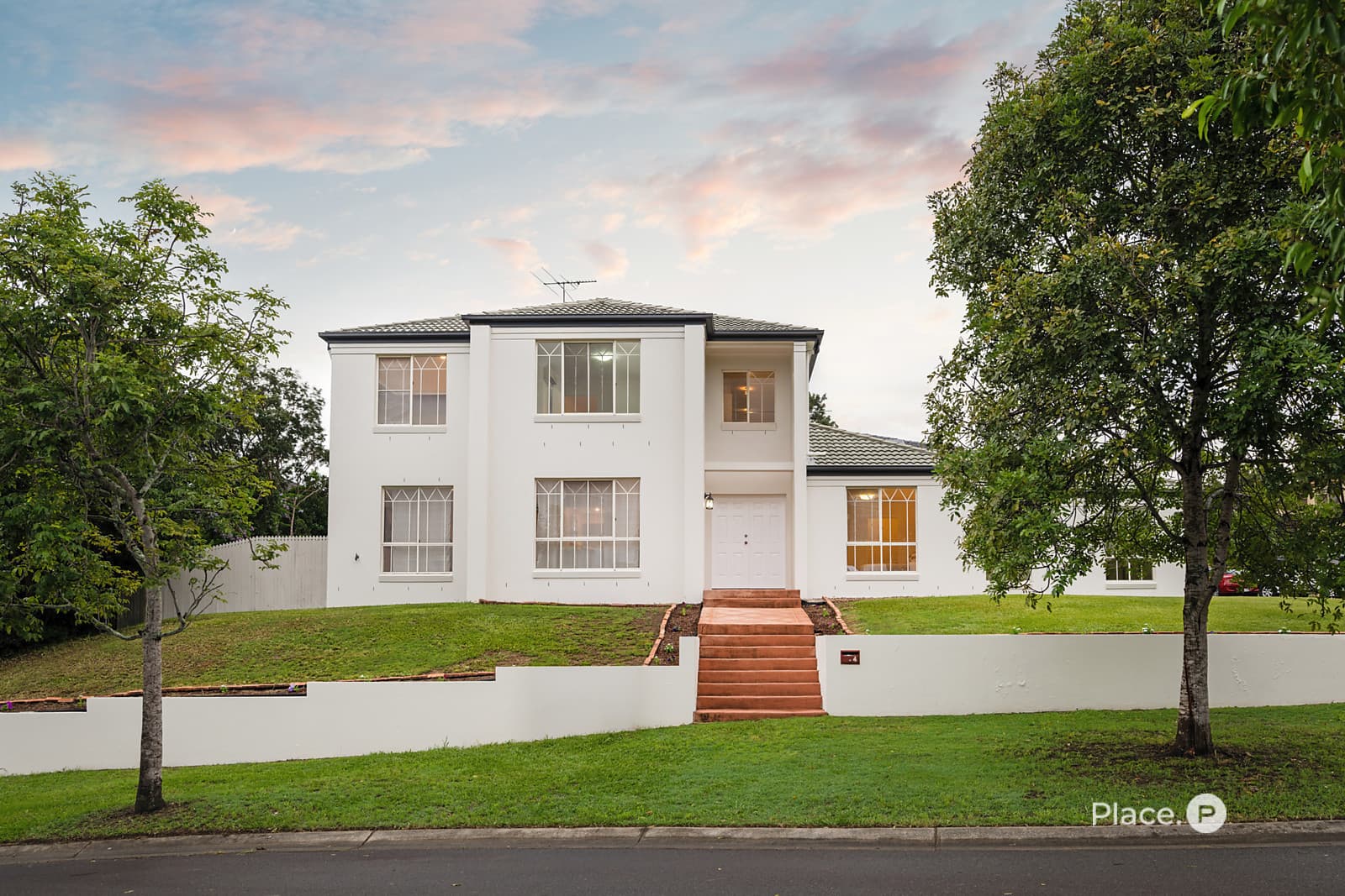 4 Maple Court, Carindale — photo 1 of 5
