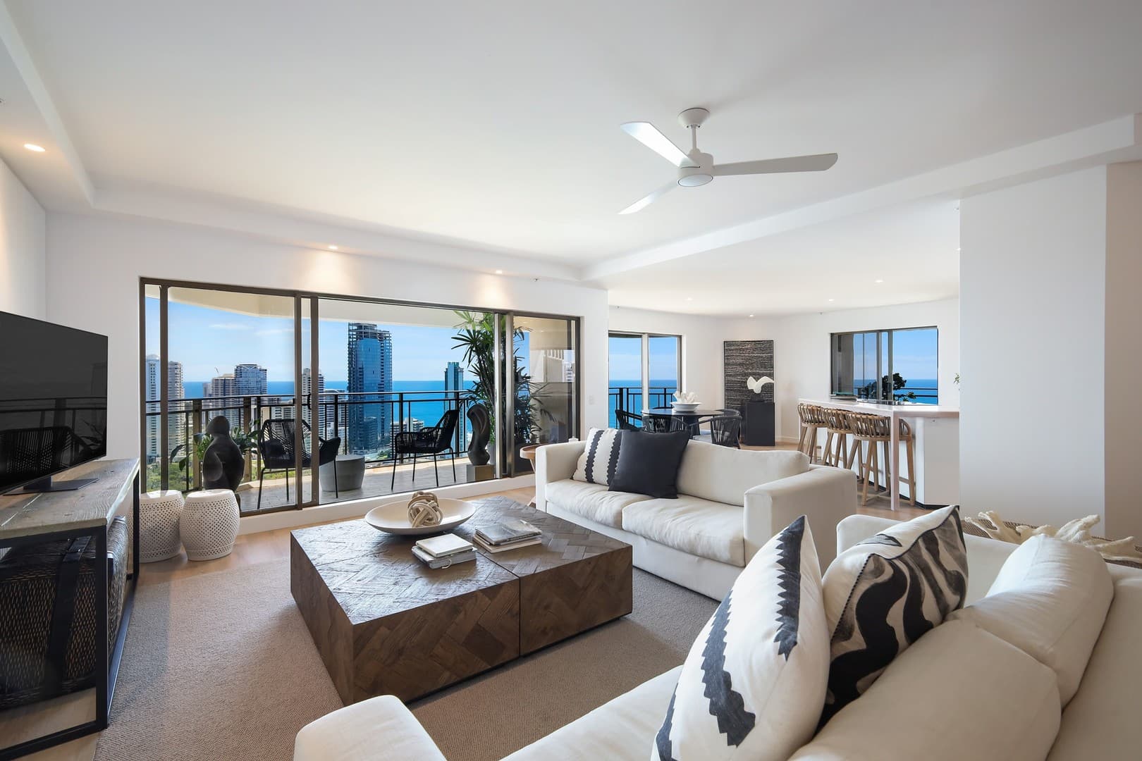150/8 Admiralty Drive, Paradise Waters, Paradise Waters — photo 1 of 8