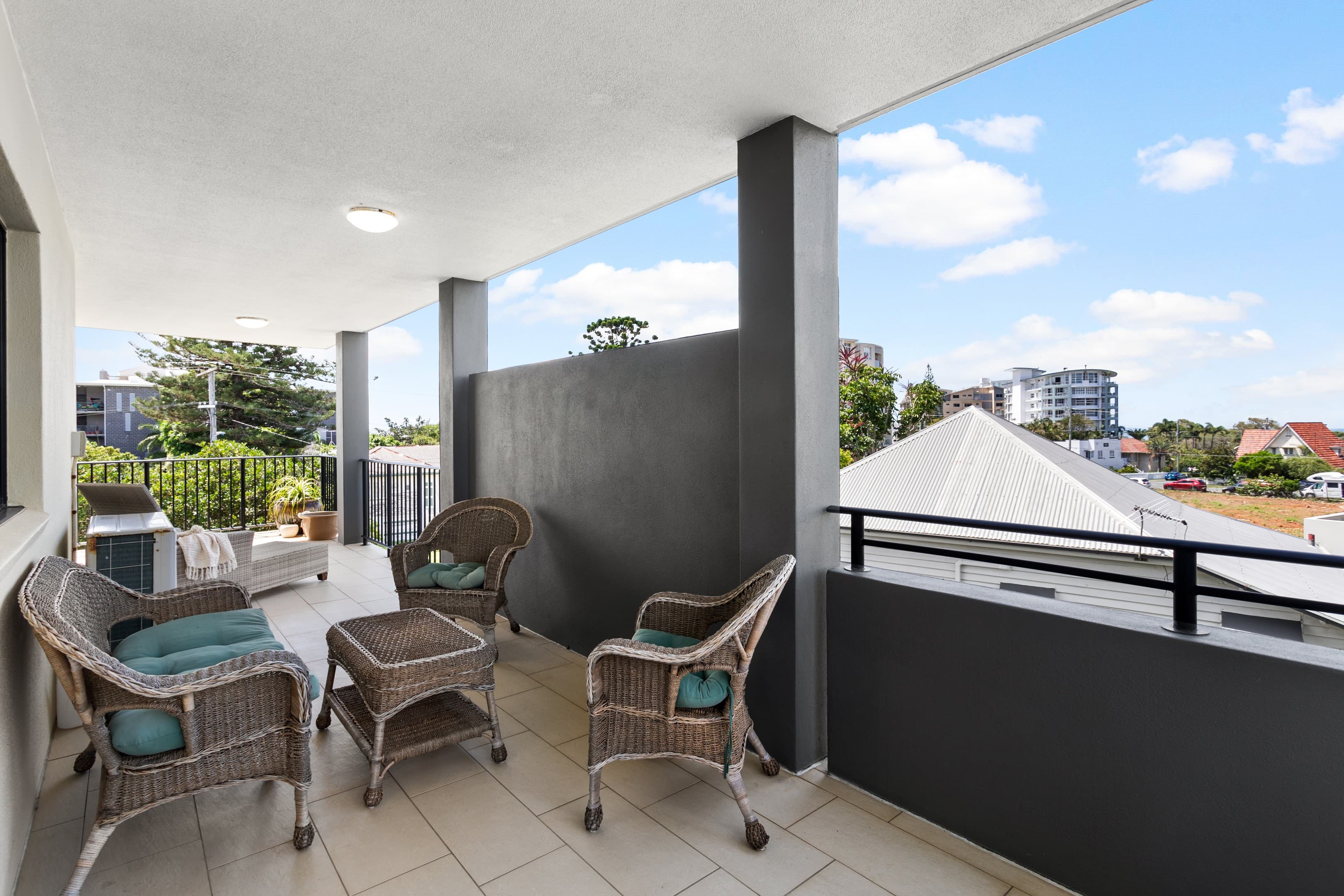 4/11 Dix Street, Redcliffe — photo 1 of 5