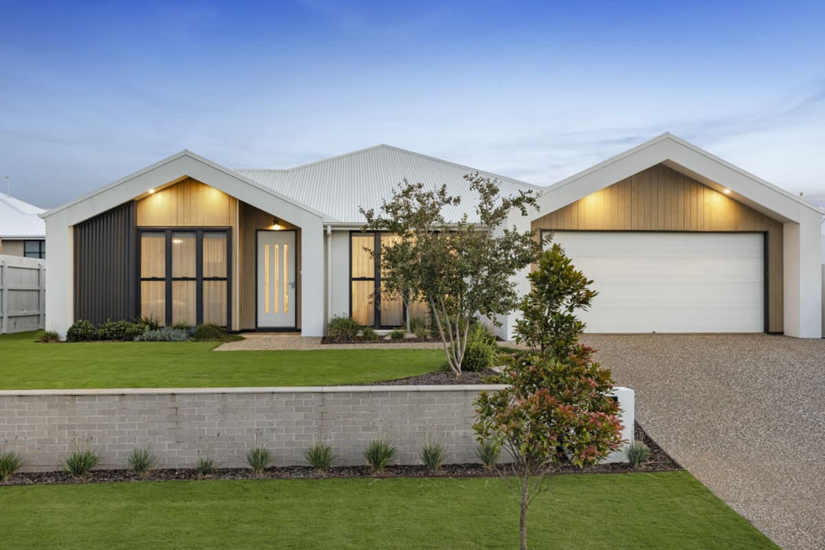 20 Catherine Circuit, Middle Ridge - Image 1