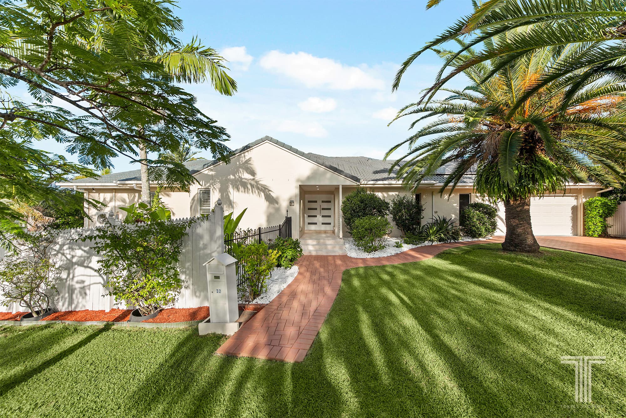 32 Homewood Place, Carindale, Carindale — photo 1 of 7