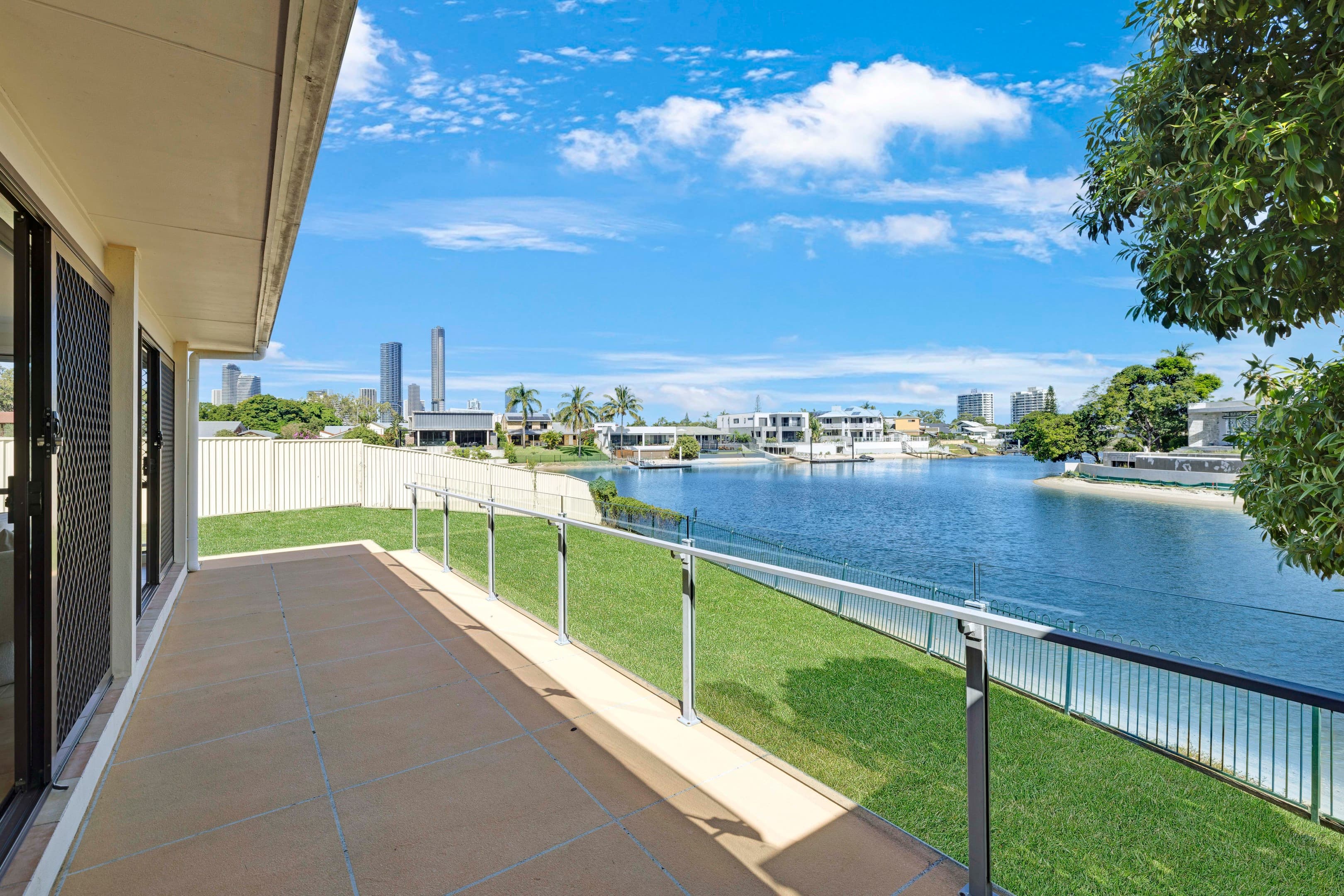 9 Aroona Avenue, Broadbeach Waters - Image 1