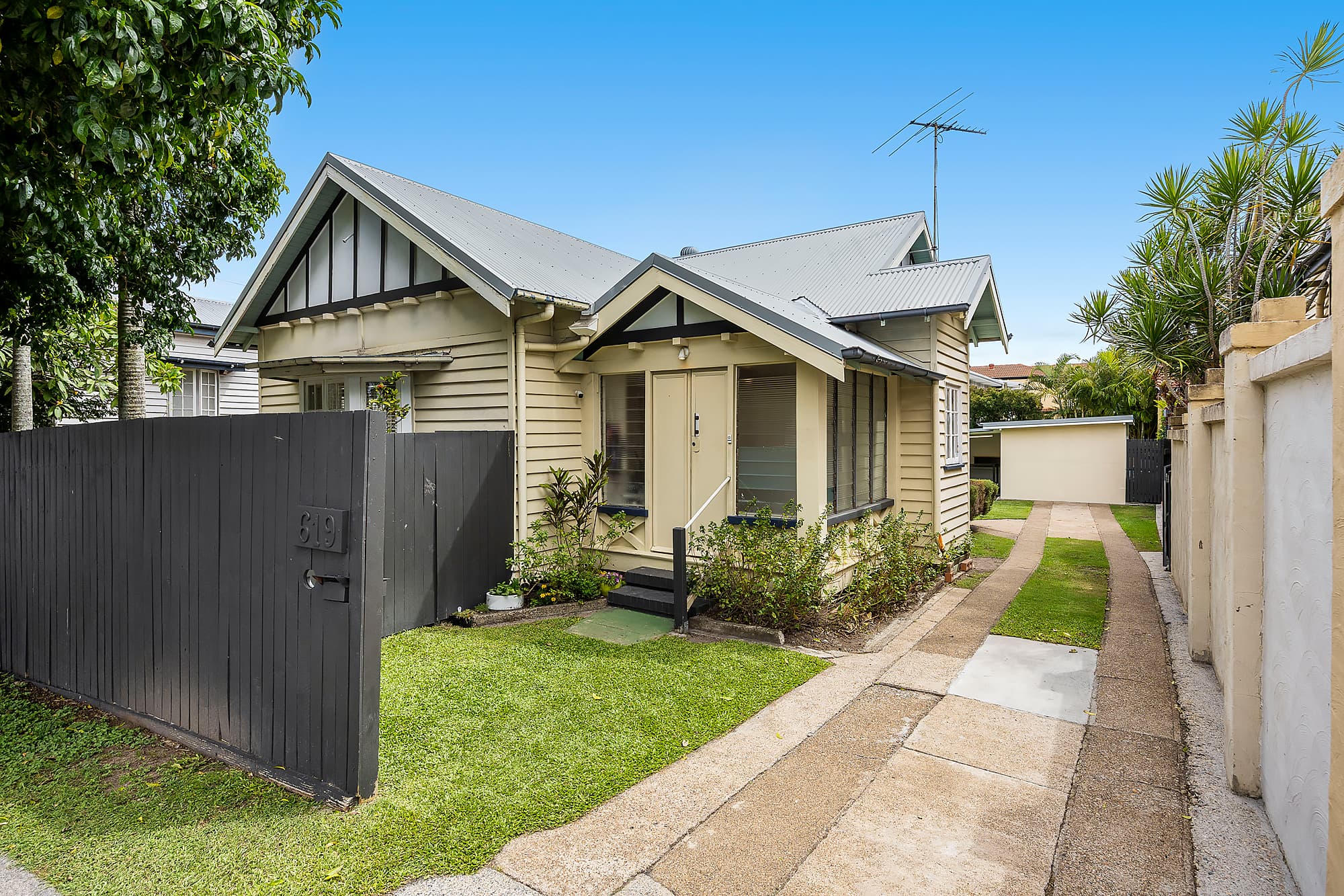 619 Fairfield Road, Yeronga - Image 1