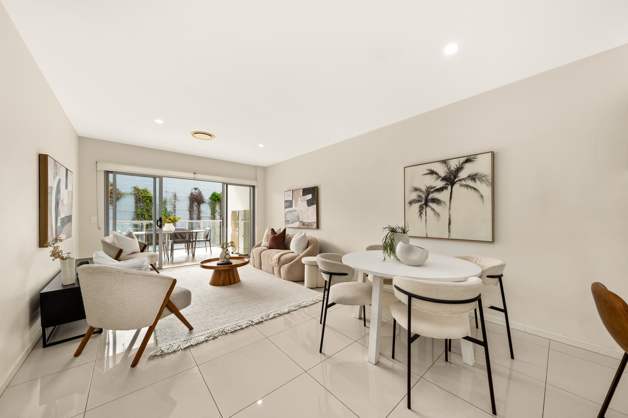 38 Buchanan Street, West End - Image 1