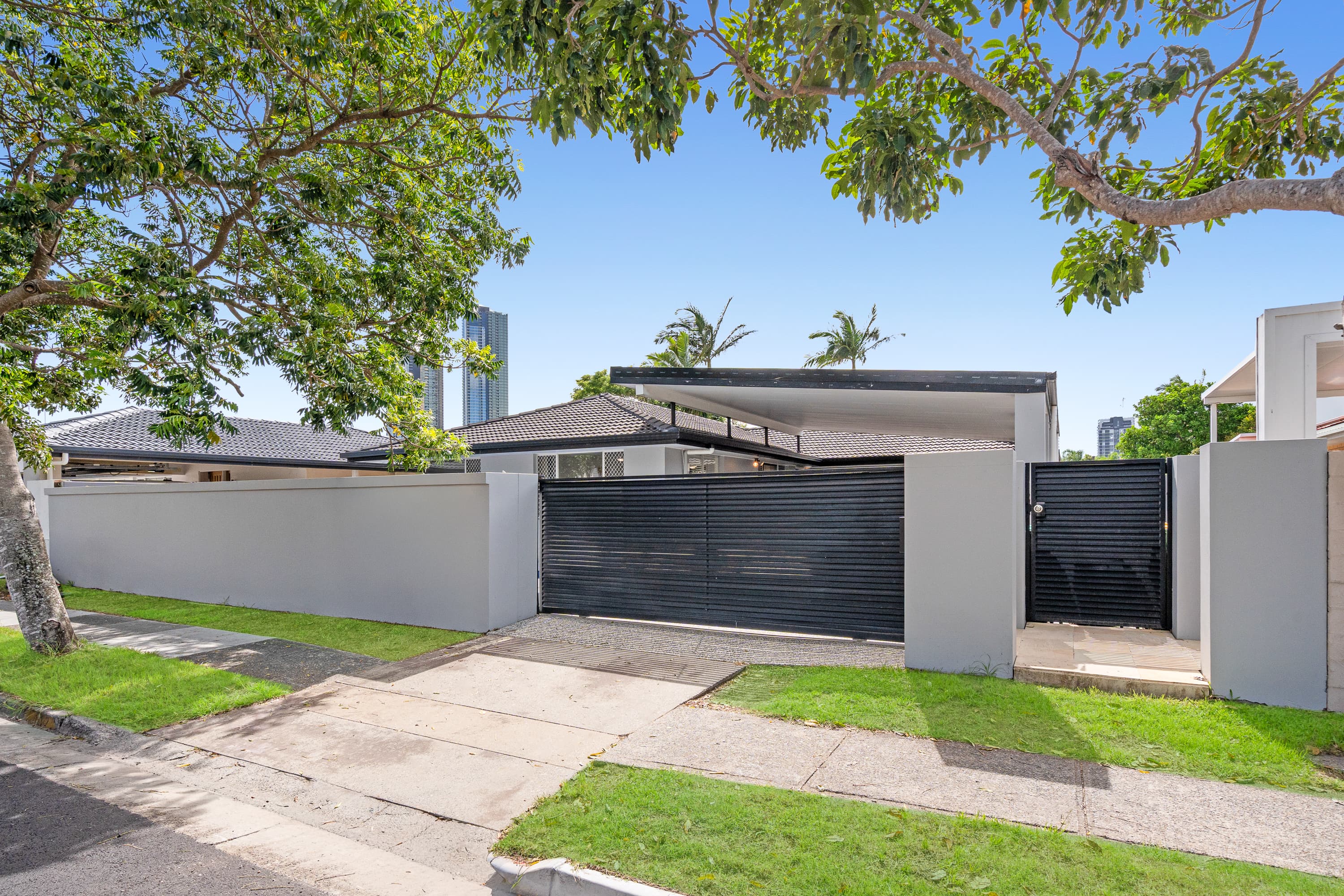 112 Sunshine Boulevard, Mermaid Waters, Mermaid Waters — photo 1 of 8