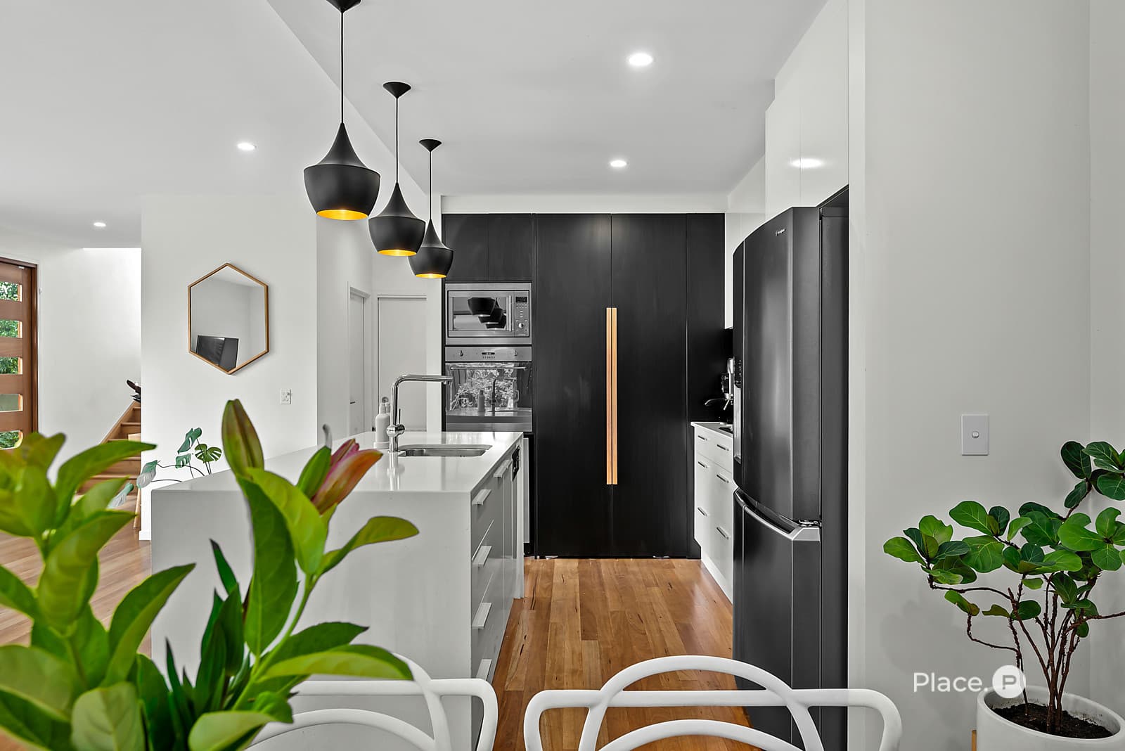 7 Lydford Court, Carindale, Carindale — photo 1 of 5
