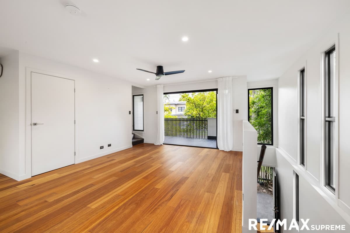 1/42 Baron Street, Greenslopes — photo 1 of 5