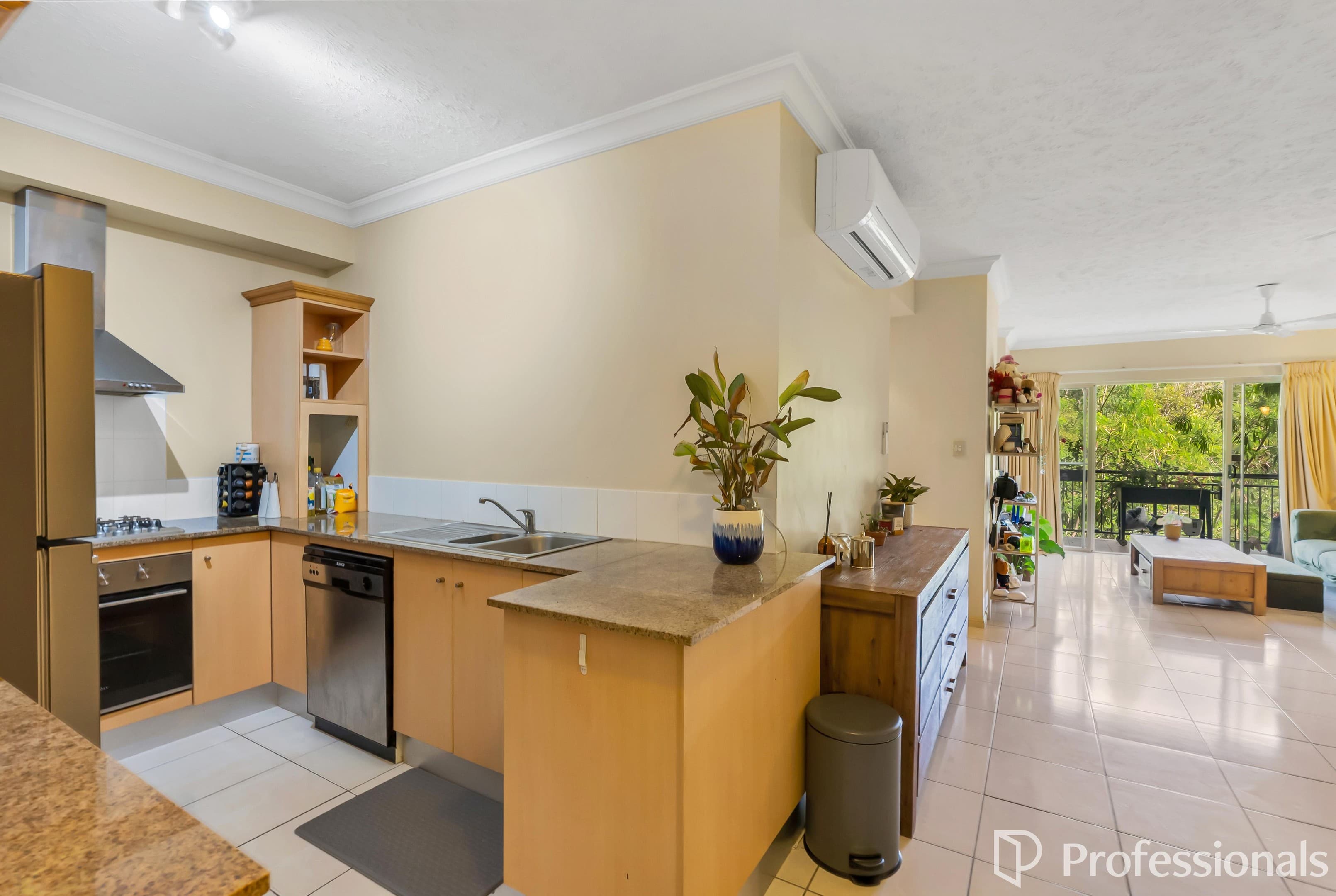 1731/2-10 Greenslopes Street, Cairns North — photo 1 of 5