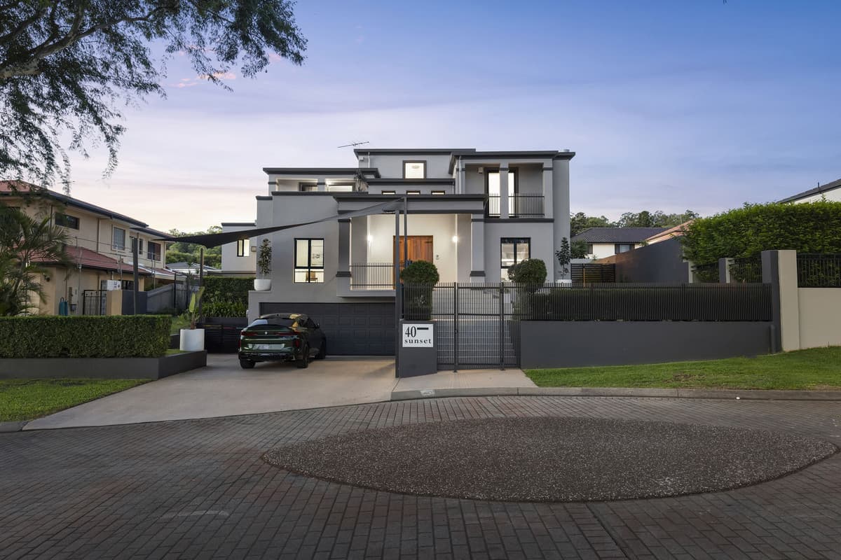40 Sunset Place, Carindale - Image 1