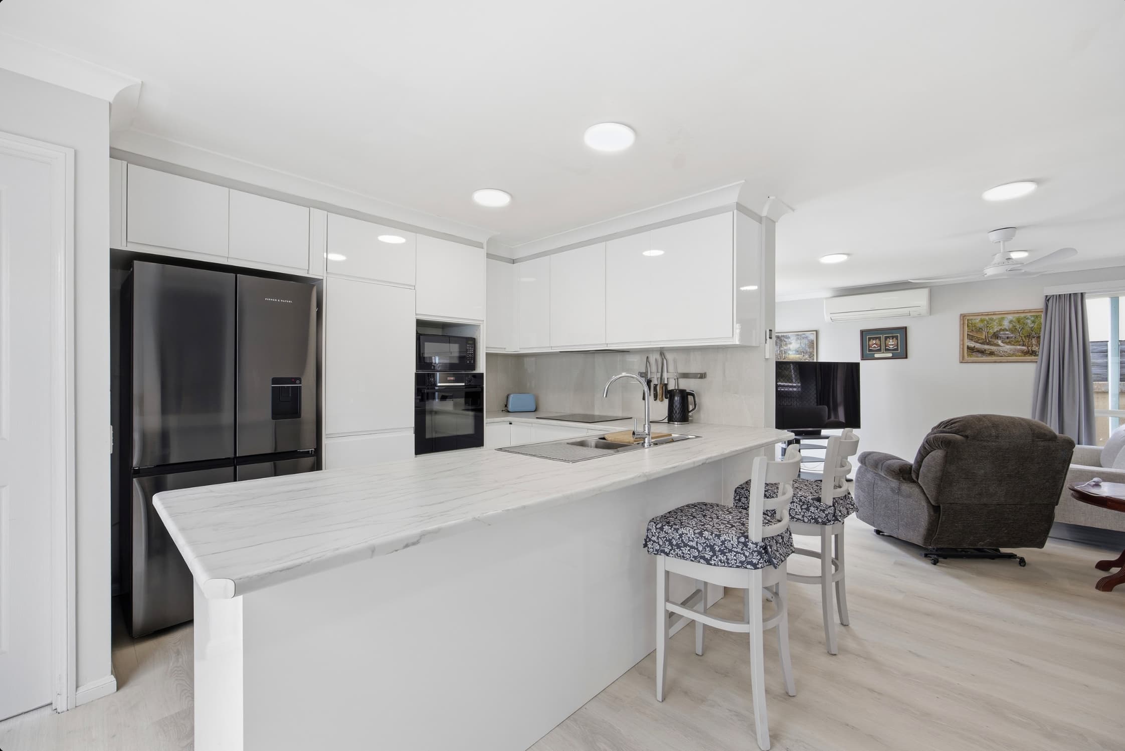 ID:21171922/2-4 Langport Parade, Mudgeeraba — photo 1 of 5