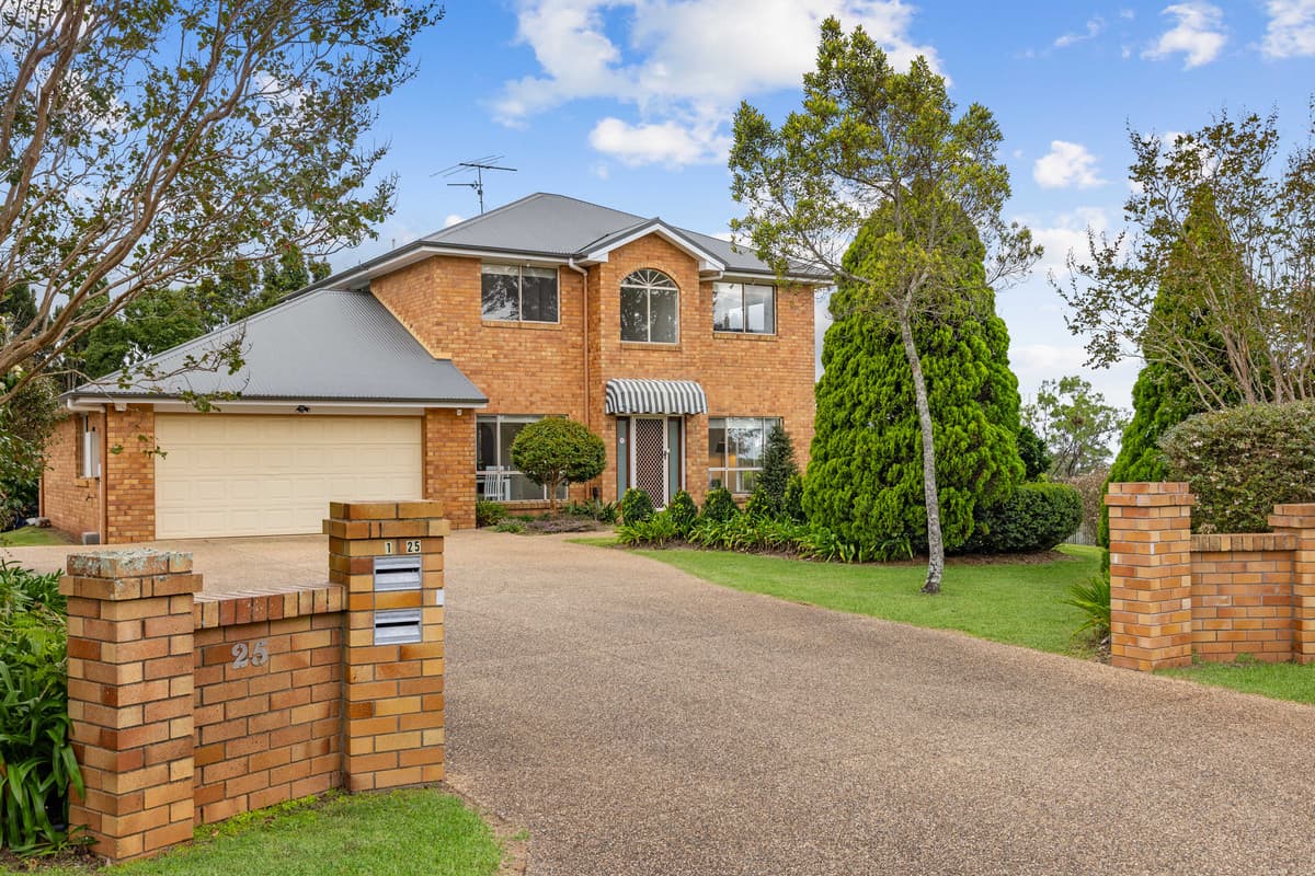 1/25 Warana Avenue, Mount Lofty, Mount Lofty sold property photo