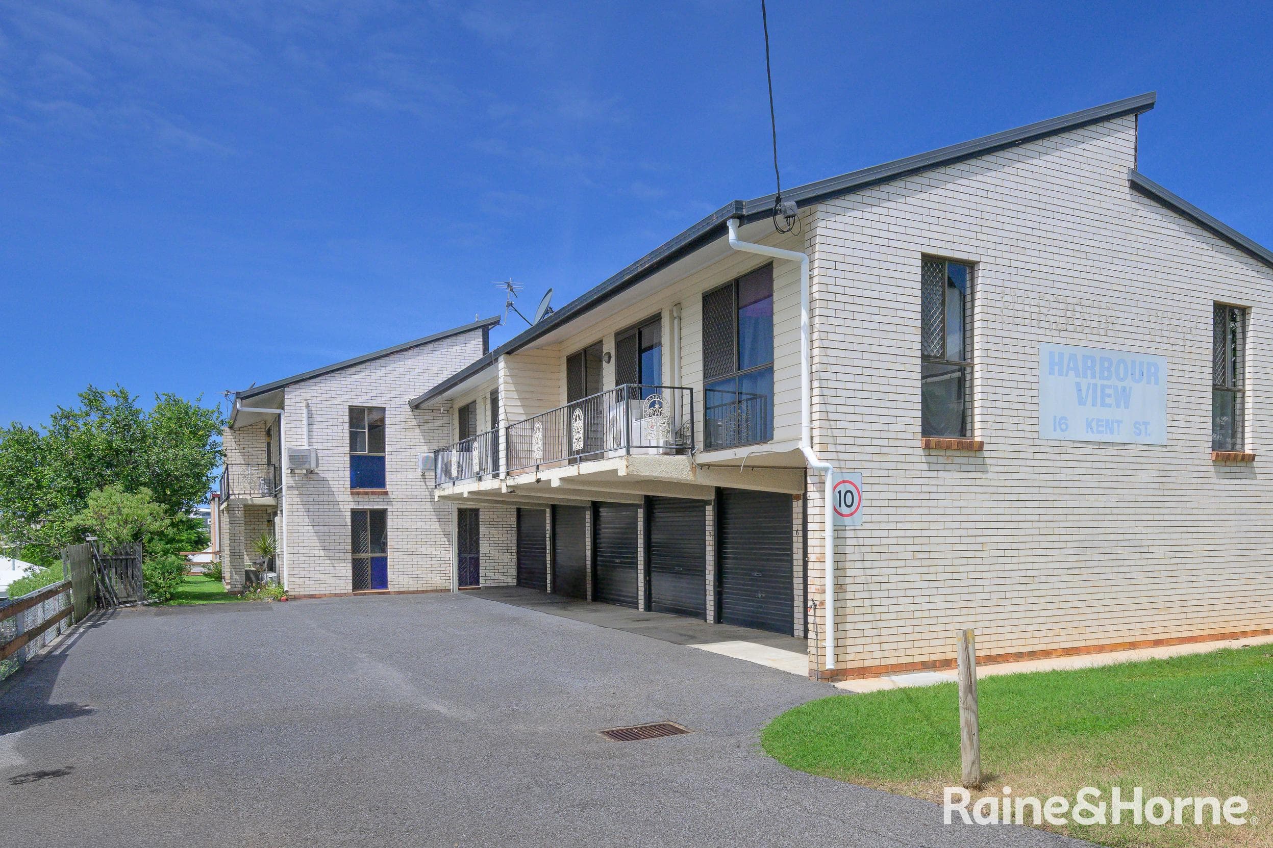 3/16 Kent Street, West Gladstone — photo 1 of 5