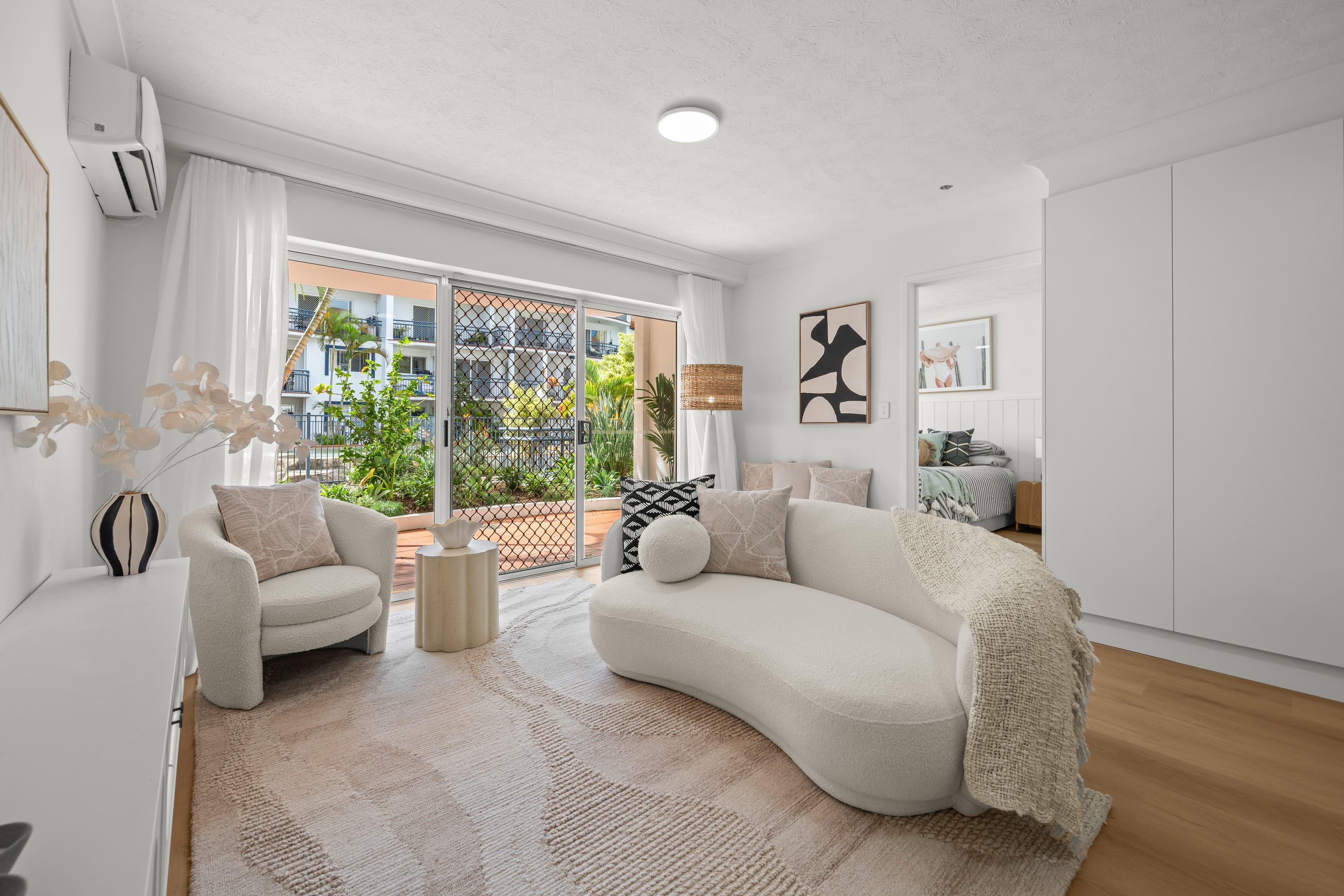 8/150 Marine Parade, Southport - Image 1