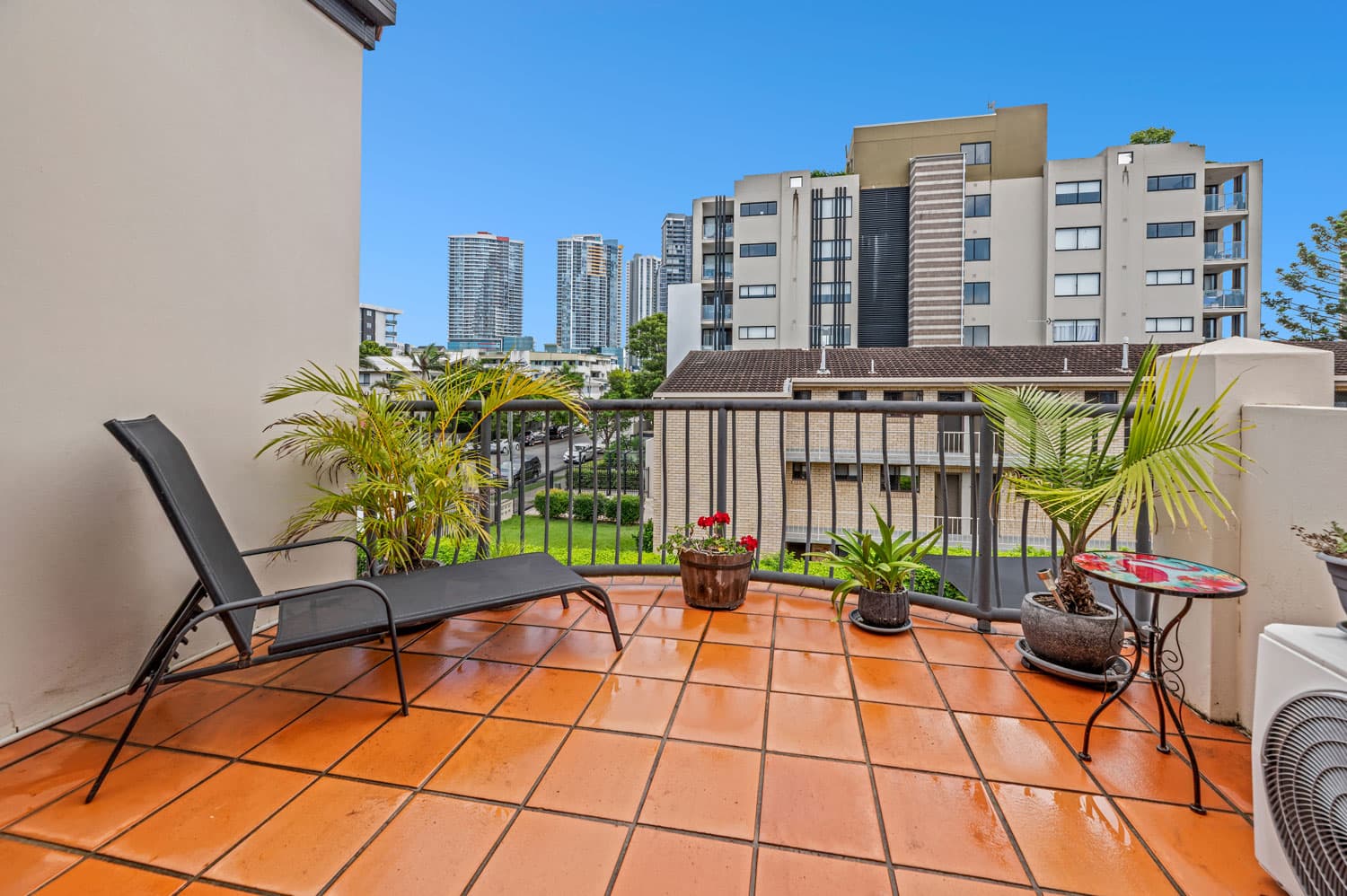 22/33-37 Lenneberg Street, Southport - Image 1