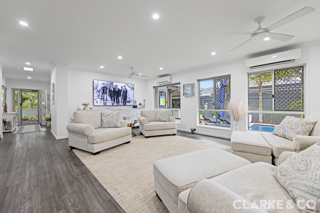 27 Pineview Drive, Beerwah — photo 1 of 5