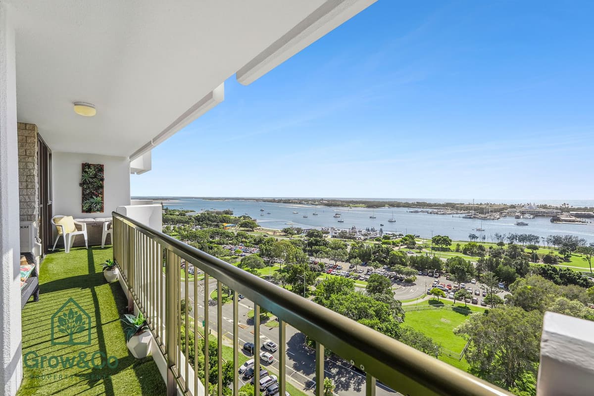 15F/10 Marine Parade, Southport, Southport — photo 1 of 5
