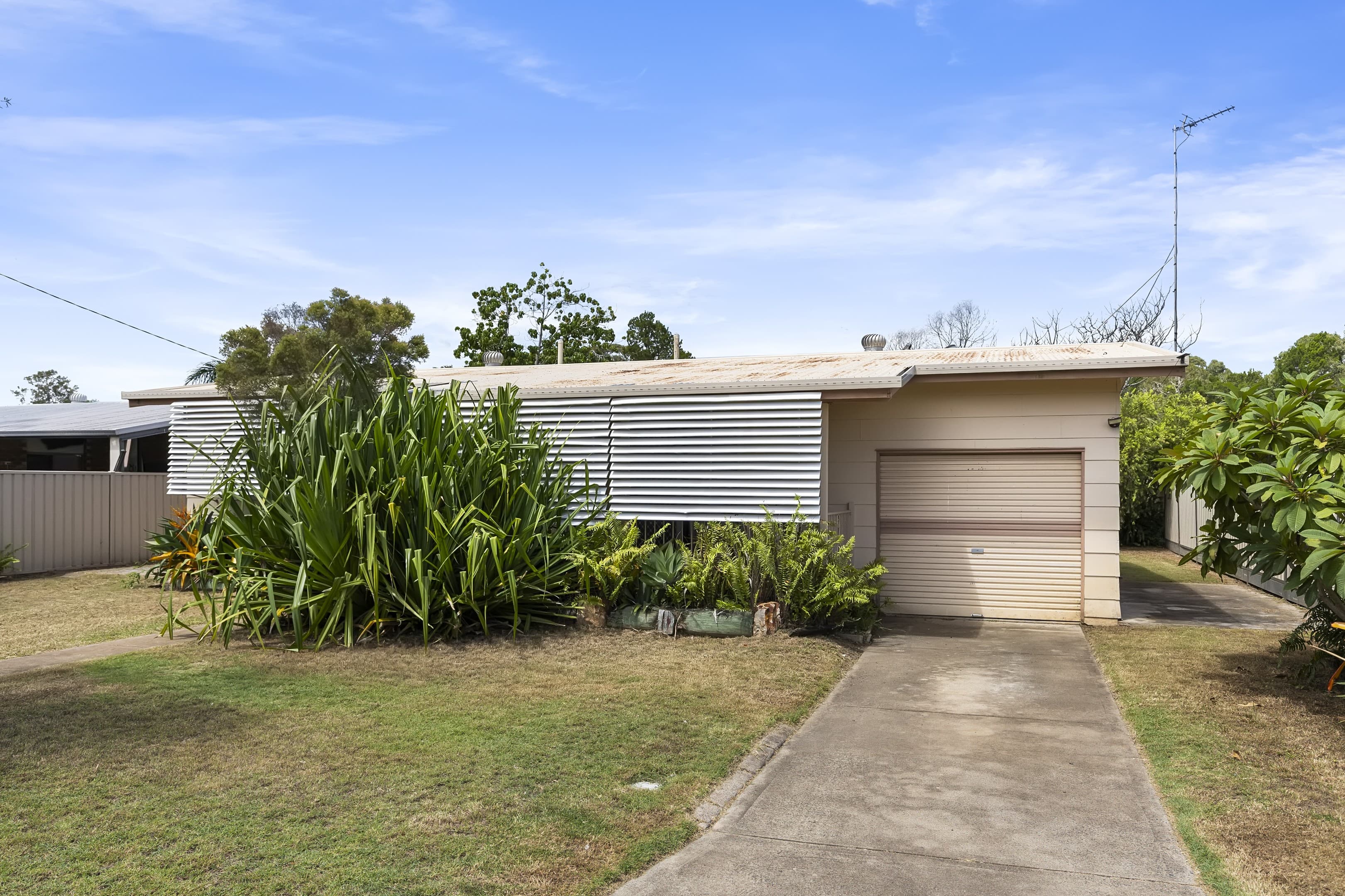 22 William Street, Urangan — photo 1 of 5