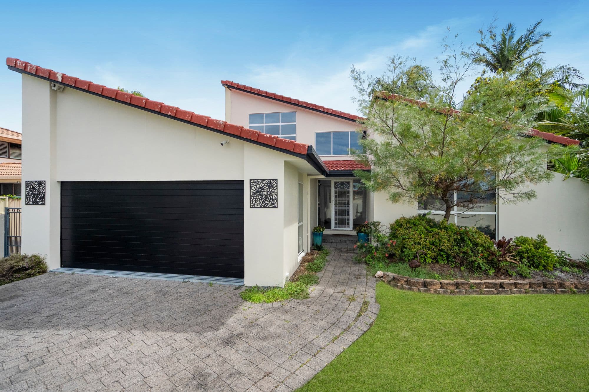 401 Oxley Drive, Runaway Bay - Image 1