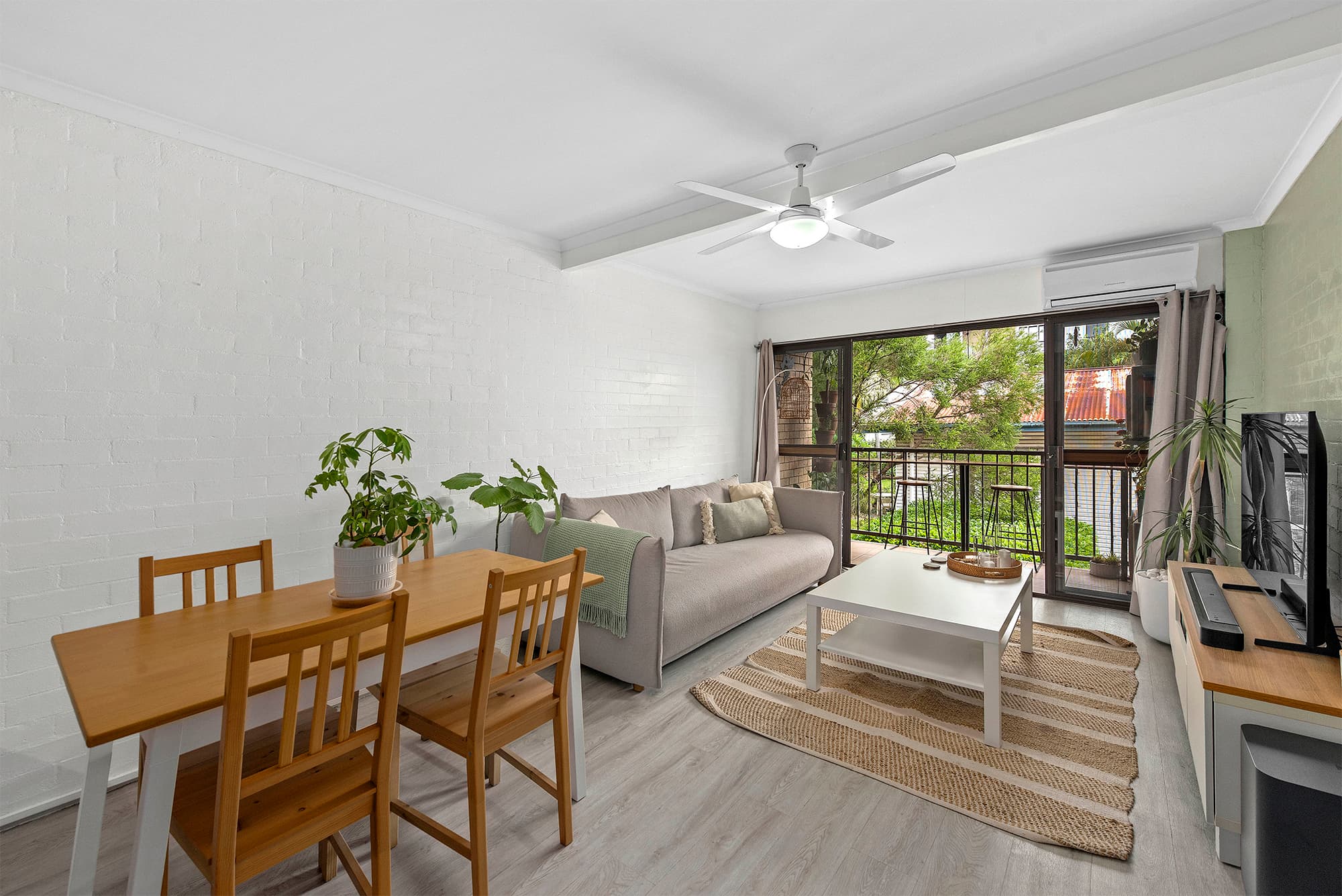 4/48 Hood Street, Sherwood - Image 1