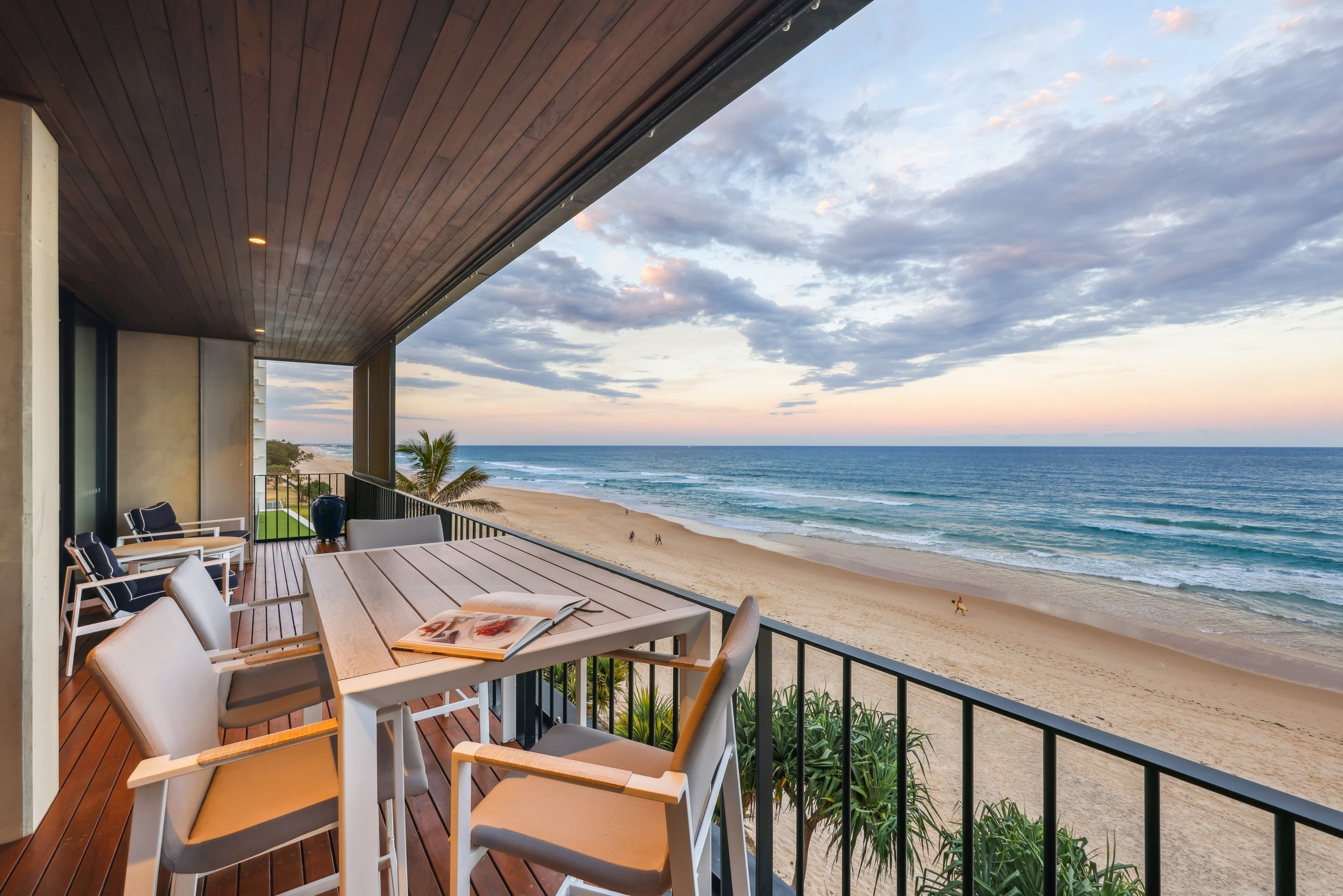 4/3565 Main Beach Parade, Main Beach - Image 1