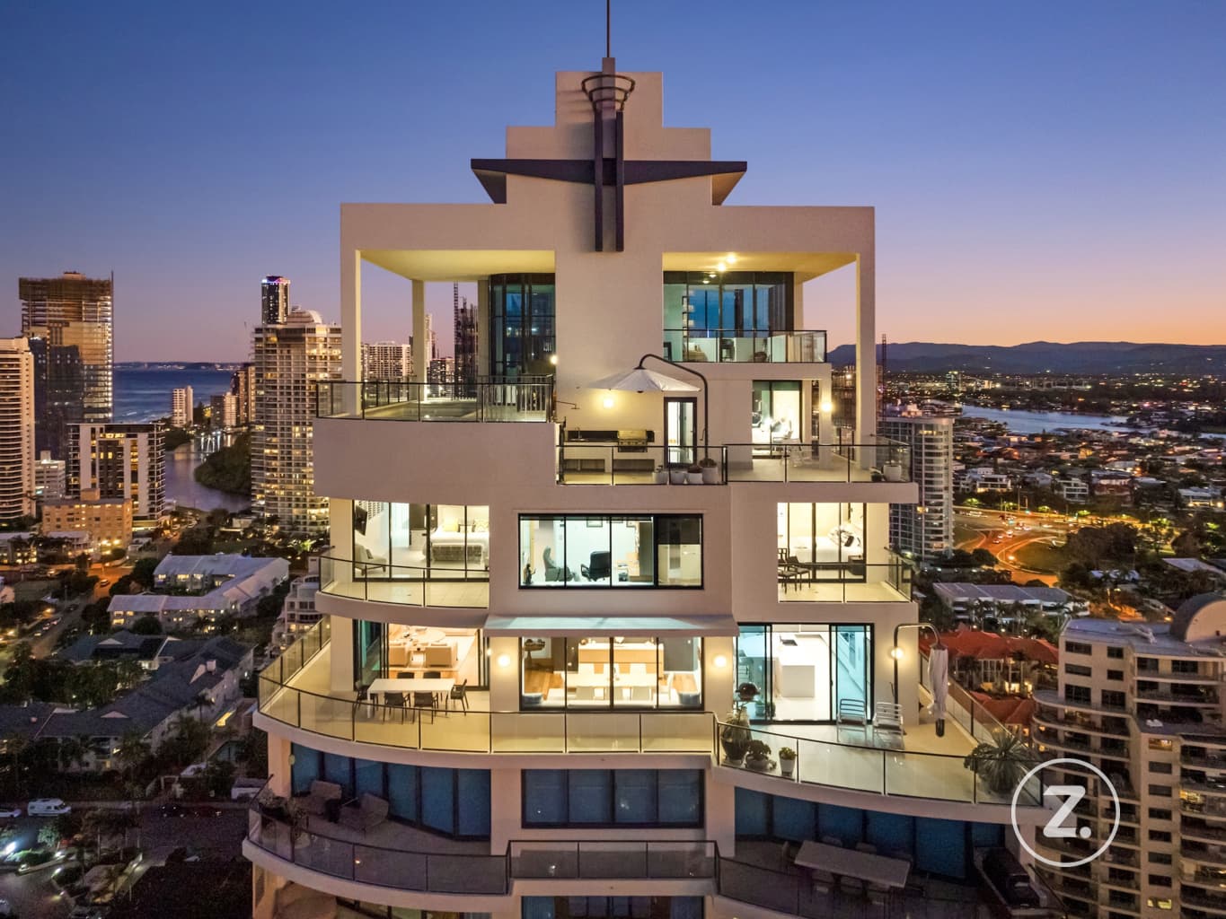 42/11 Peak Avenue, Main Beach - Image 1