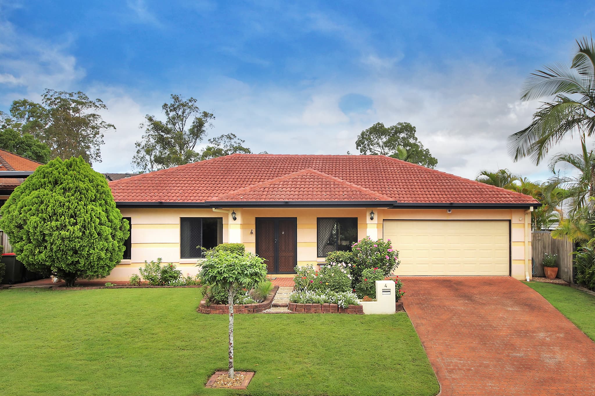 4 Canterbury Close, Forest Lake - Image 1